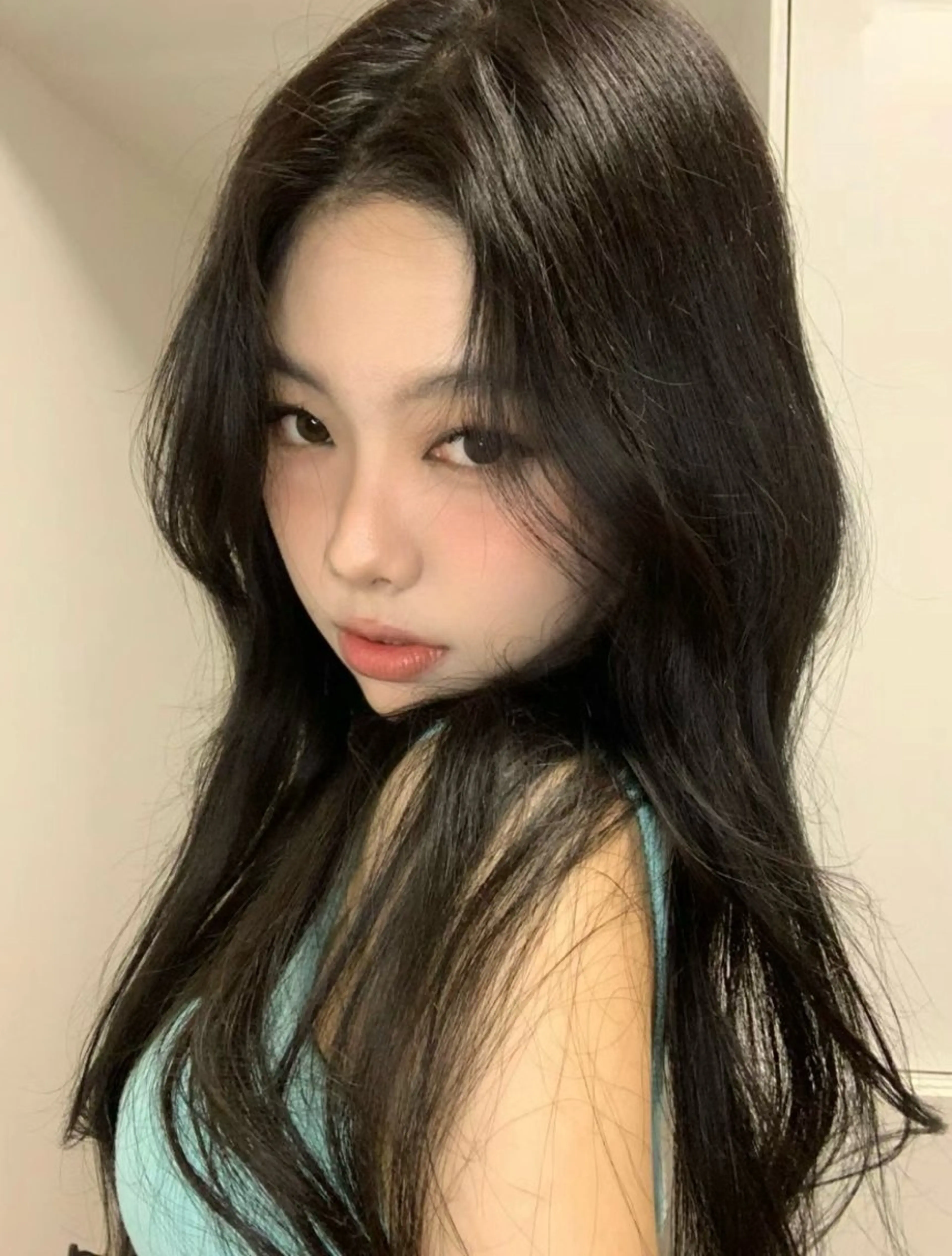 ミディアム カラー ヘアアレンジ ブリーチ ケアブリーチ ダブルカラー インナーカラー 顔まわりレイヤー カット ヘアカラー トリートメント mina 🌷のヘアスタイル