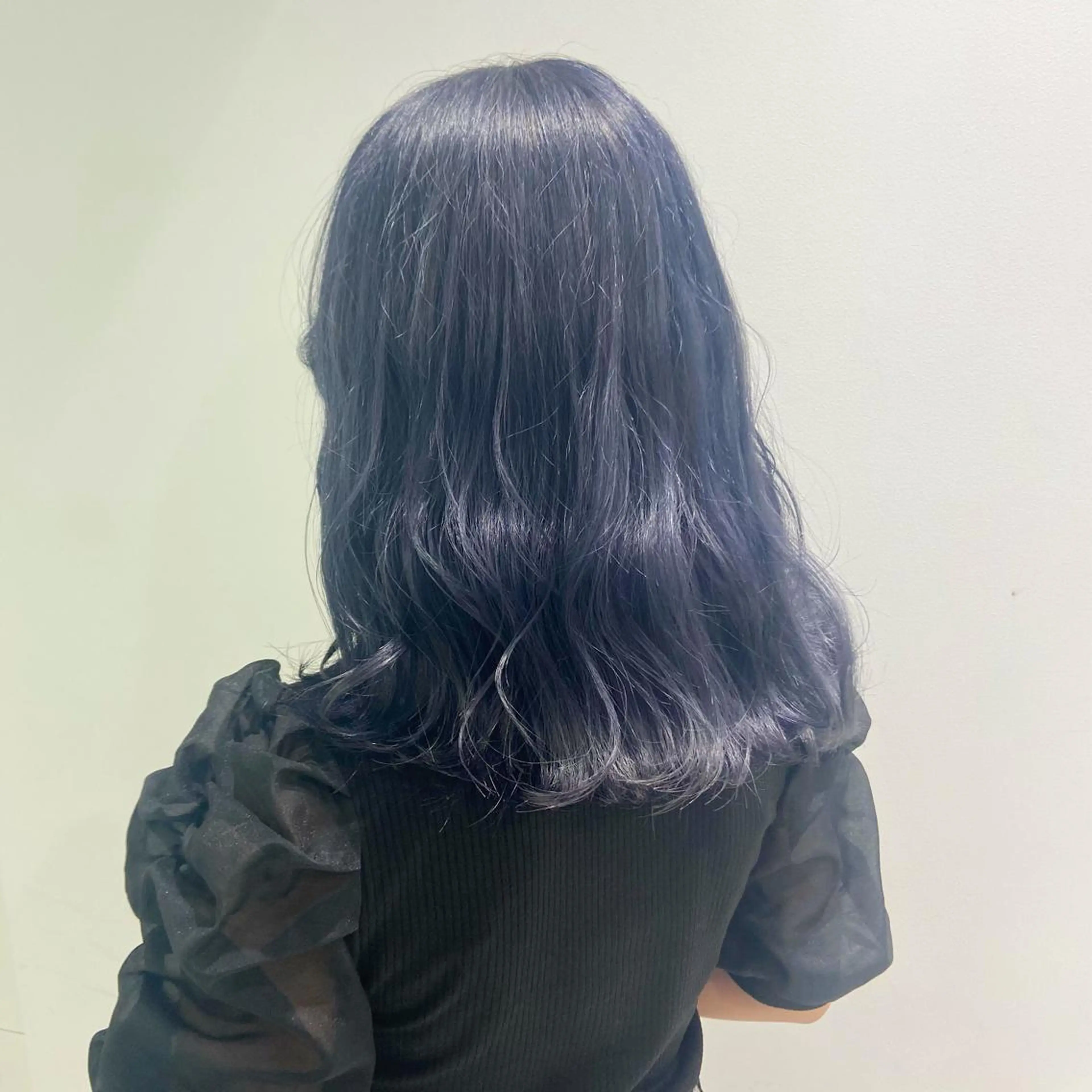 セミロング 寒色＆ブリーチ特化 寒色MiOのヘアスタイル