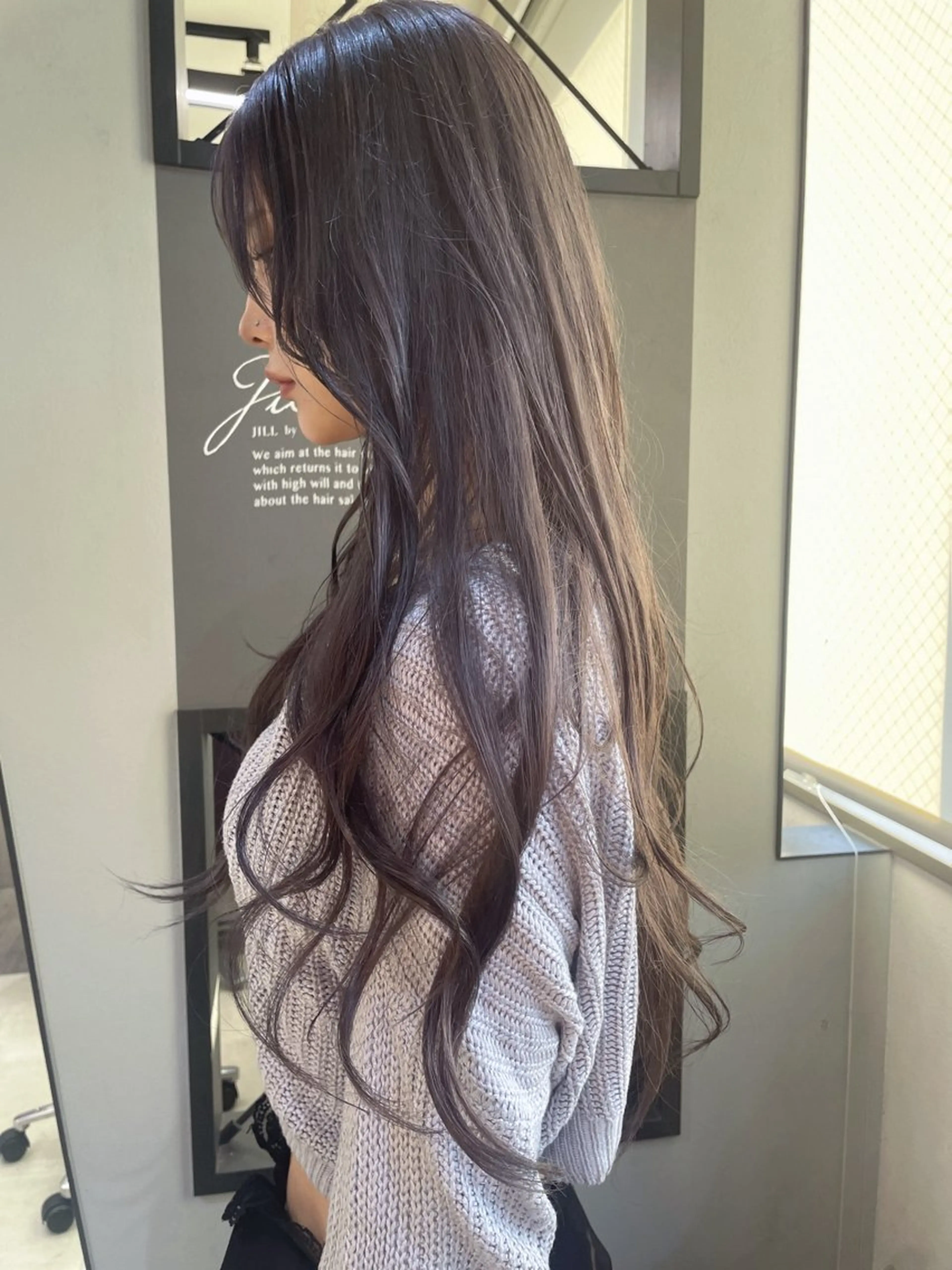 ロング カラー グレージュ ラベンダーカラー ラベンダーグレージュ ラベンダーグレー AIRI layer cut hairのヘアスタイル