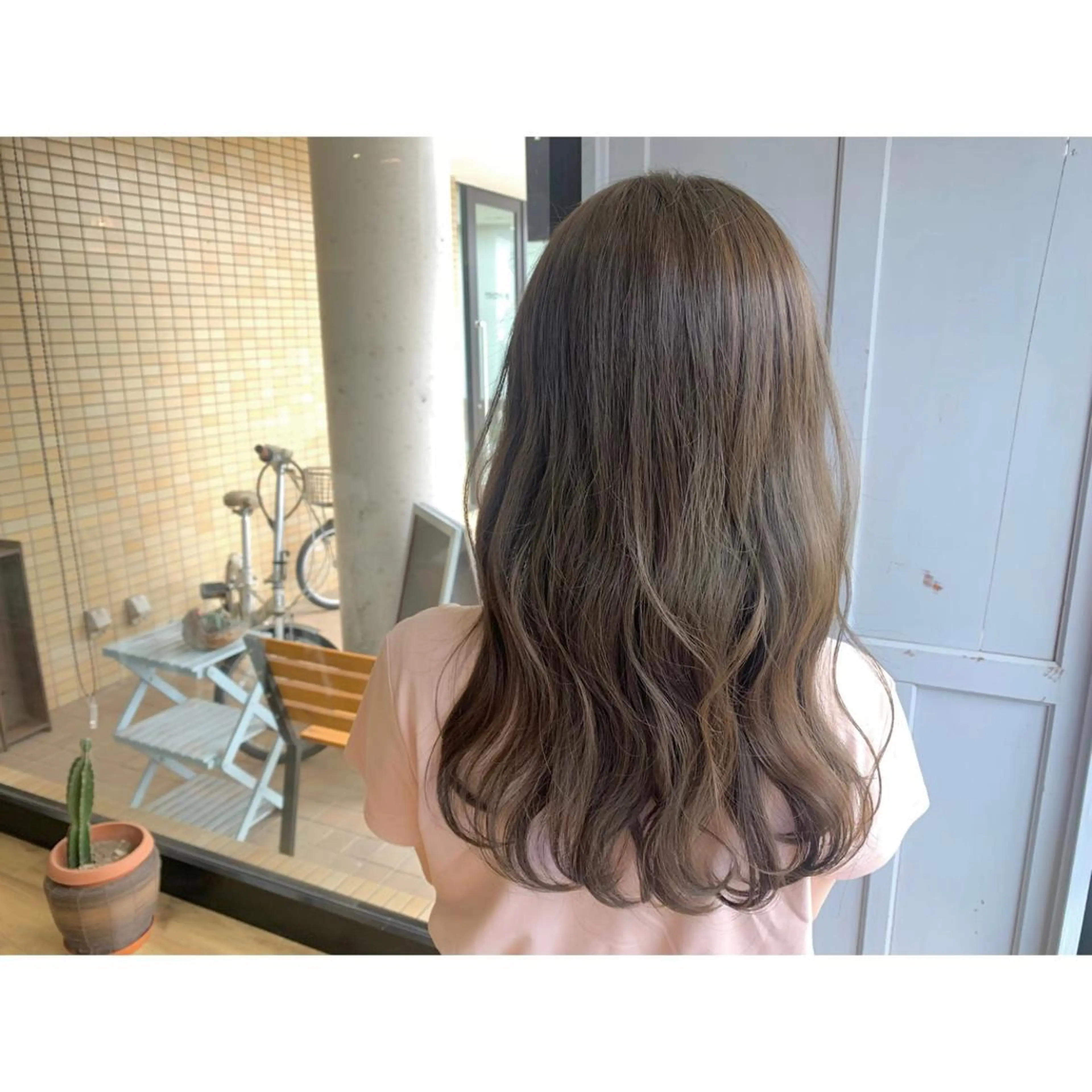 ロング カラー ベージュカラー ヘアカラー トリートメント ツキダテ ユイのヘアスタイル