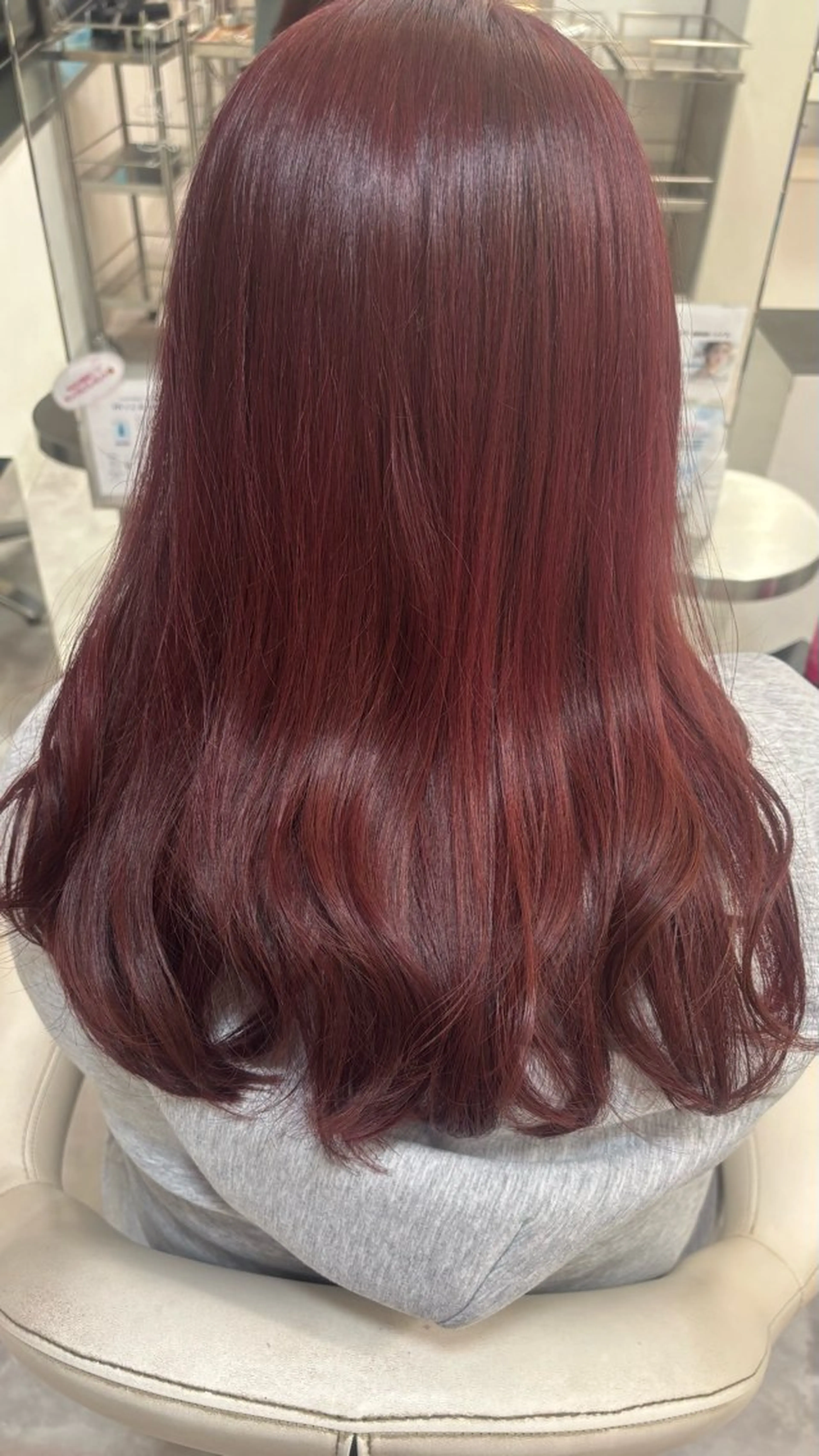 セミロング カラー レッドカラー 笹尾 栞里のヘアスタイル