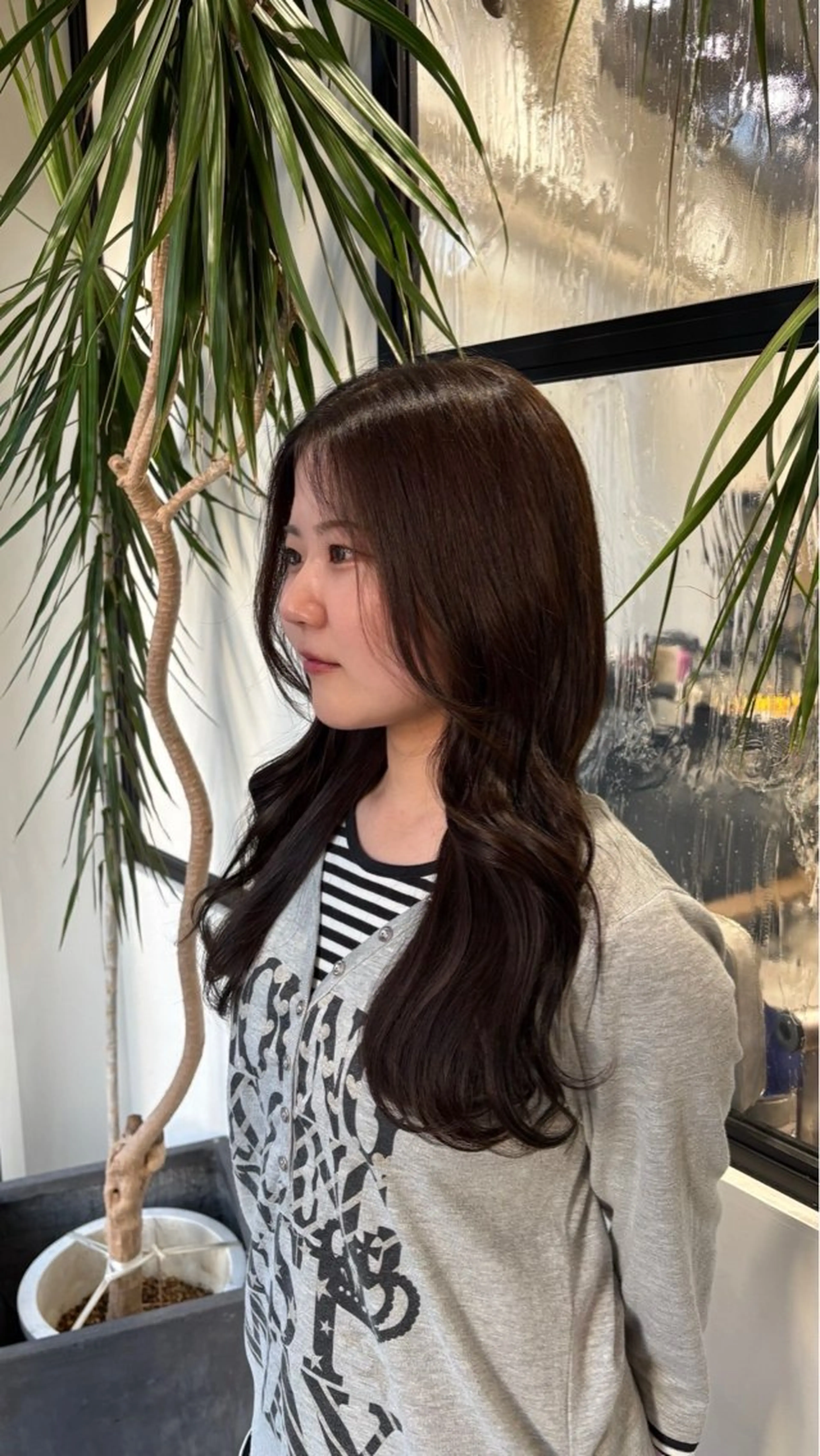 ロング カラー ブラウンカラー 衛藤 知寿のヘアスタイル