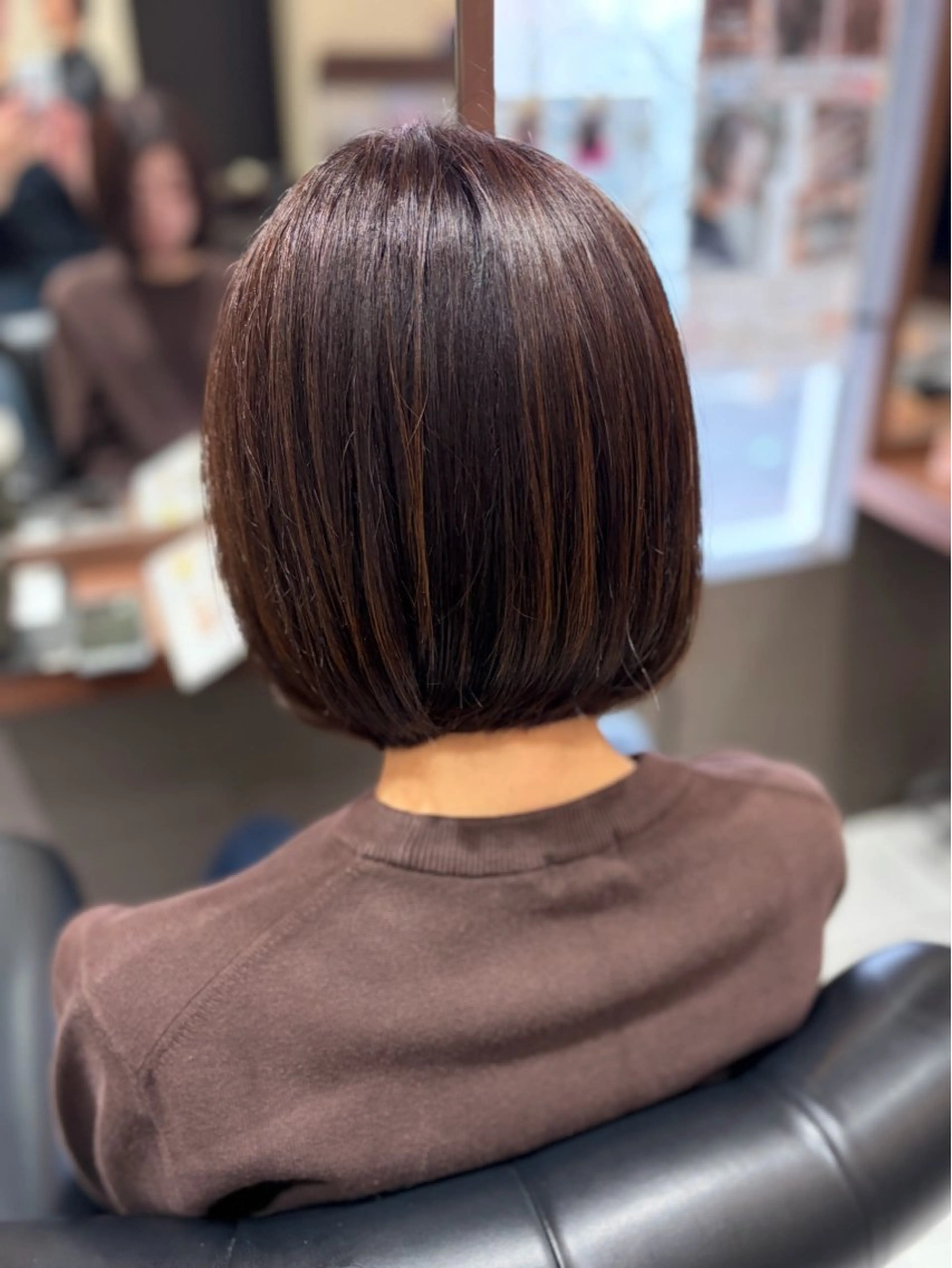 ミディアム カラー ブラウンカラー くすみブラウン イルミナカラー ボブ カット ヘアカラー トリートメント Aphrodite 横手 亜紀のヘアスタイル