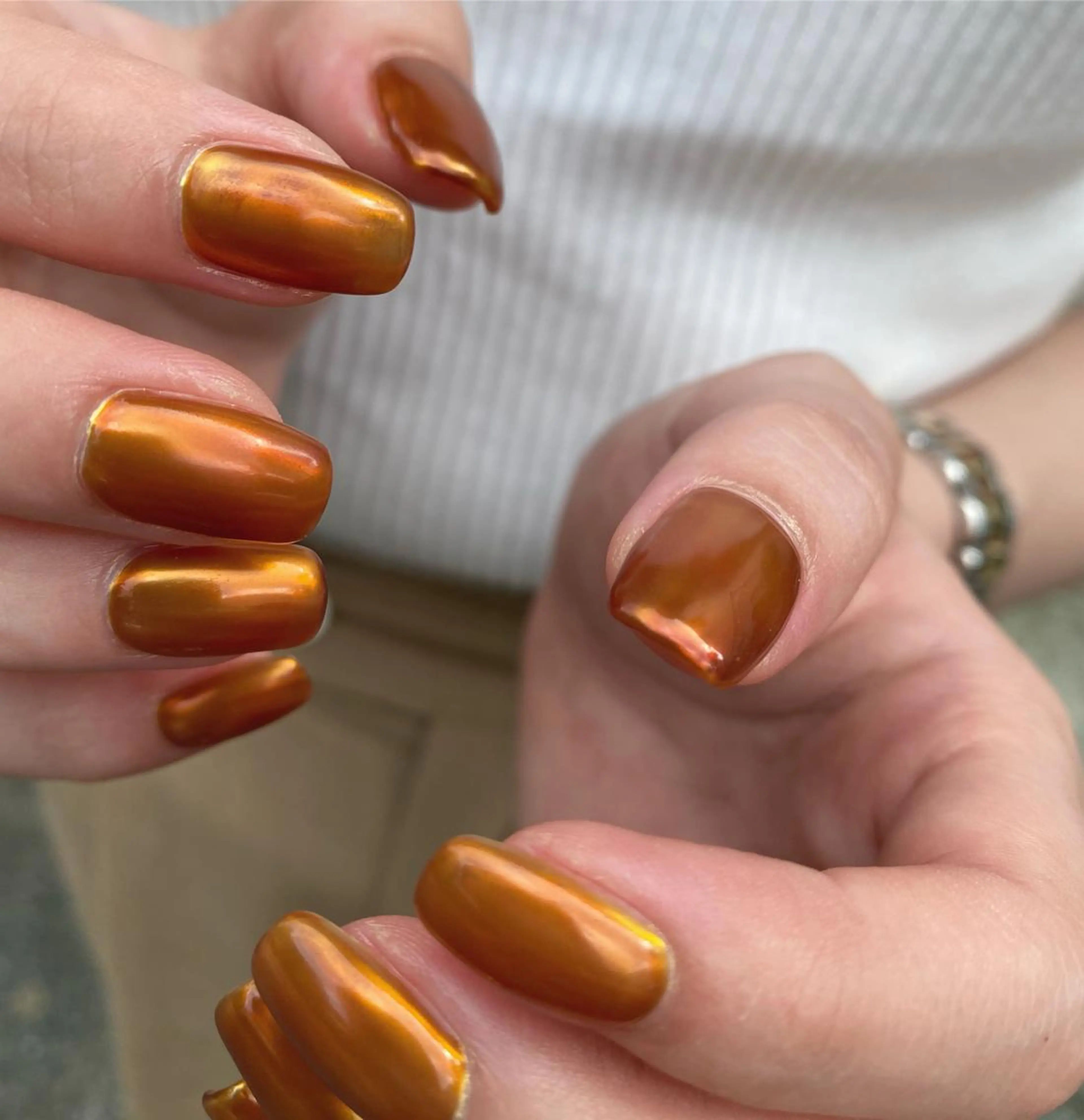 ネイル アートネイル ブラウン キラキラネイル 韓国ネイル マグネットネイル 🌼大西洋子 laughl🌼のネイルデザイン