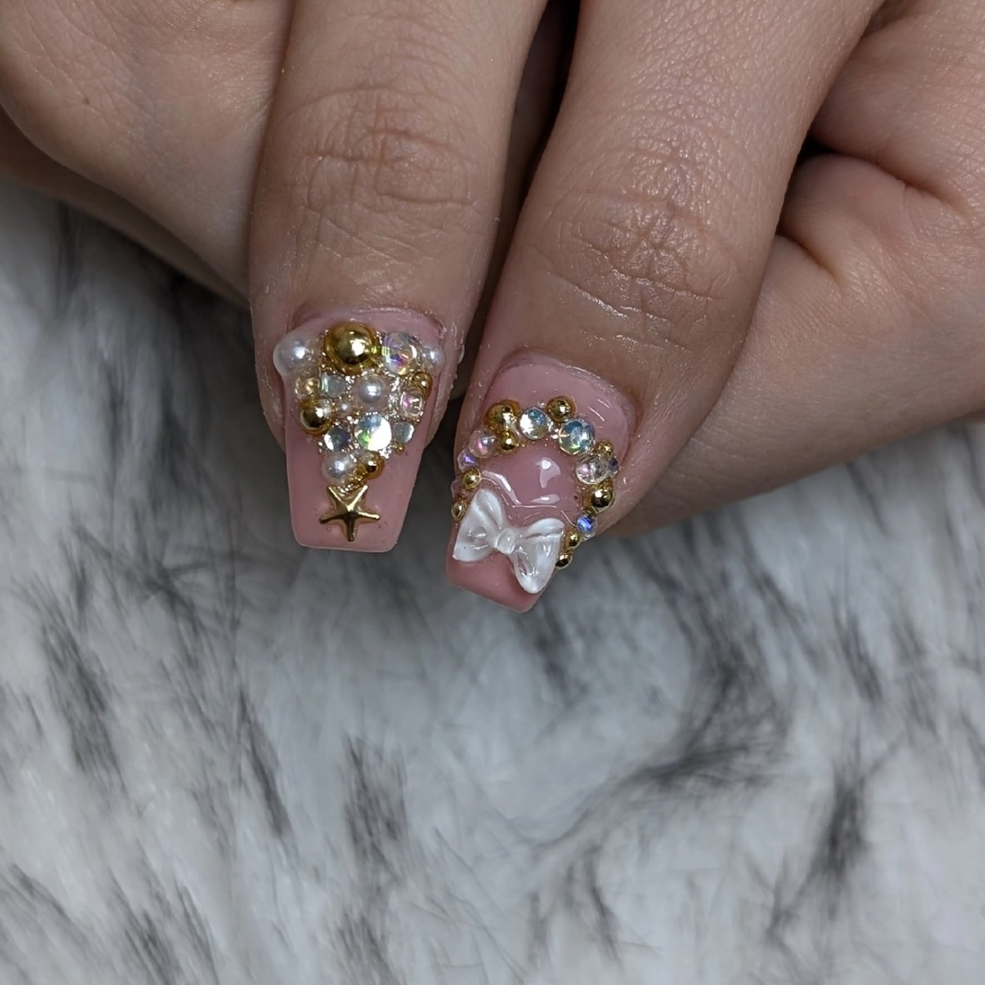 ネイル ハンドネイル RUNWAY 　　の眉毛・アイブロウイメージ