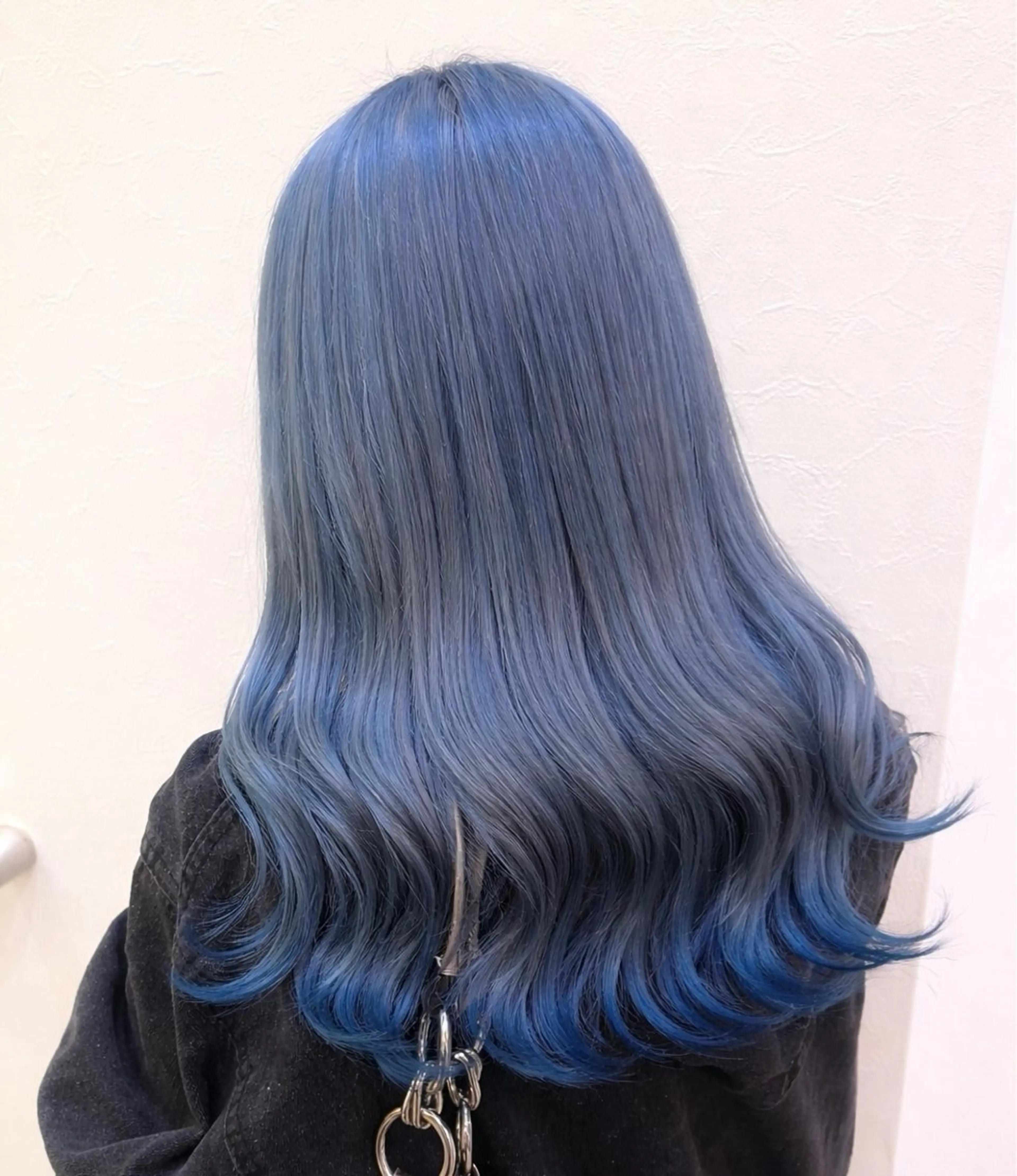 ロング カラー ブリーチ ブルーカラー ヘアカラー ハイトーンカラー🎀 はなえのヘアスタイル