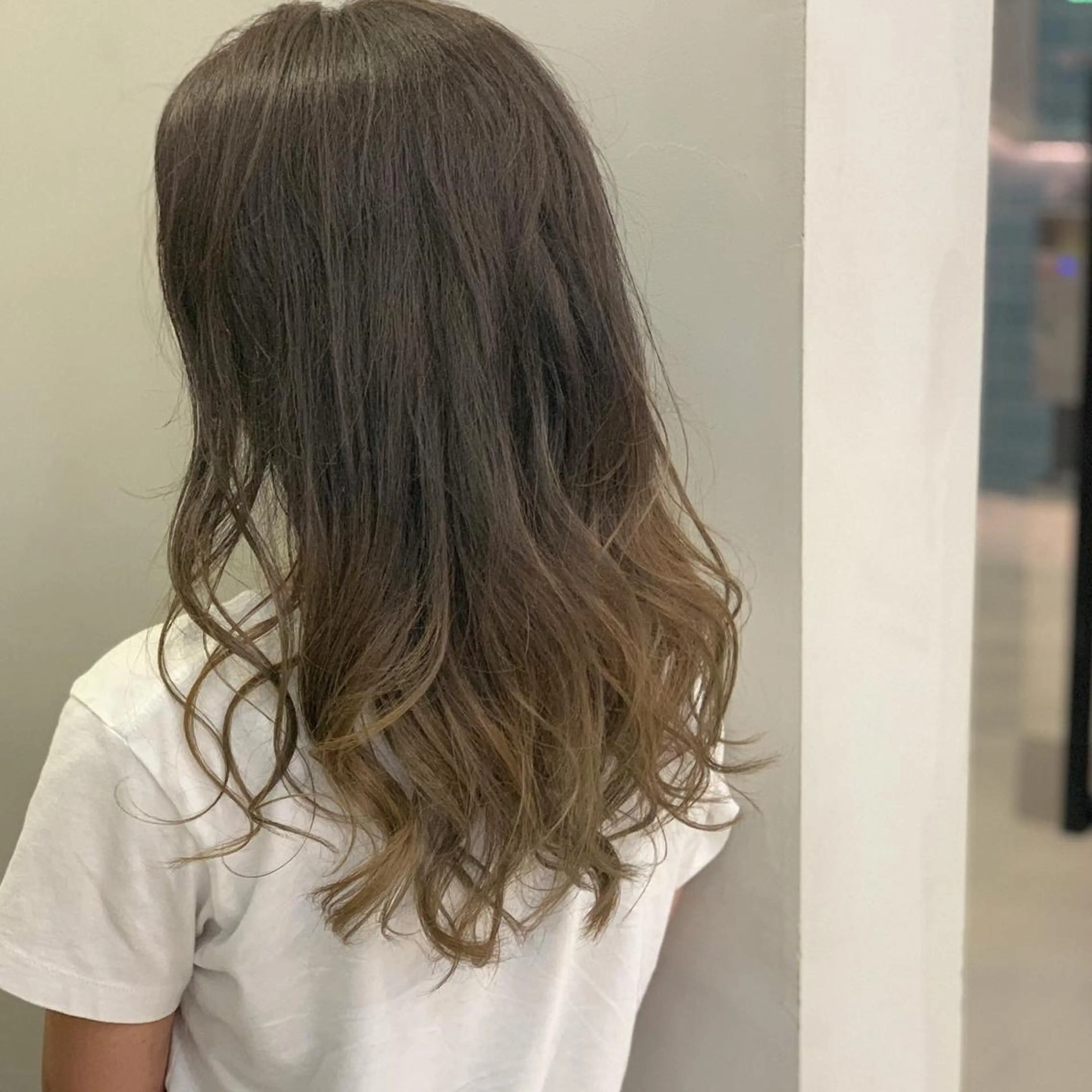 【外国人風】グラデーションカラー(ブリーチ＋フルカラー)＋3stepトリートメント🌱の写真