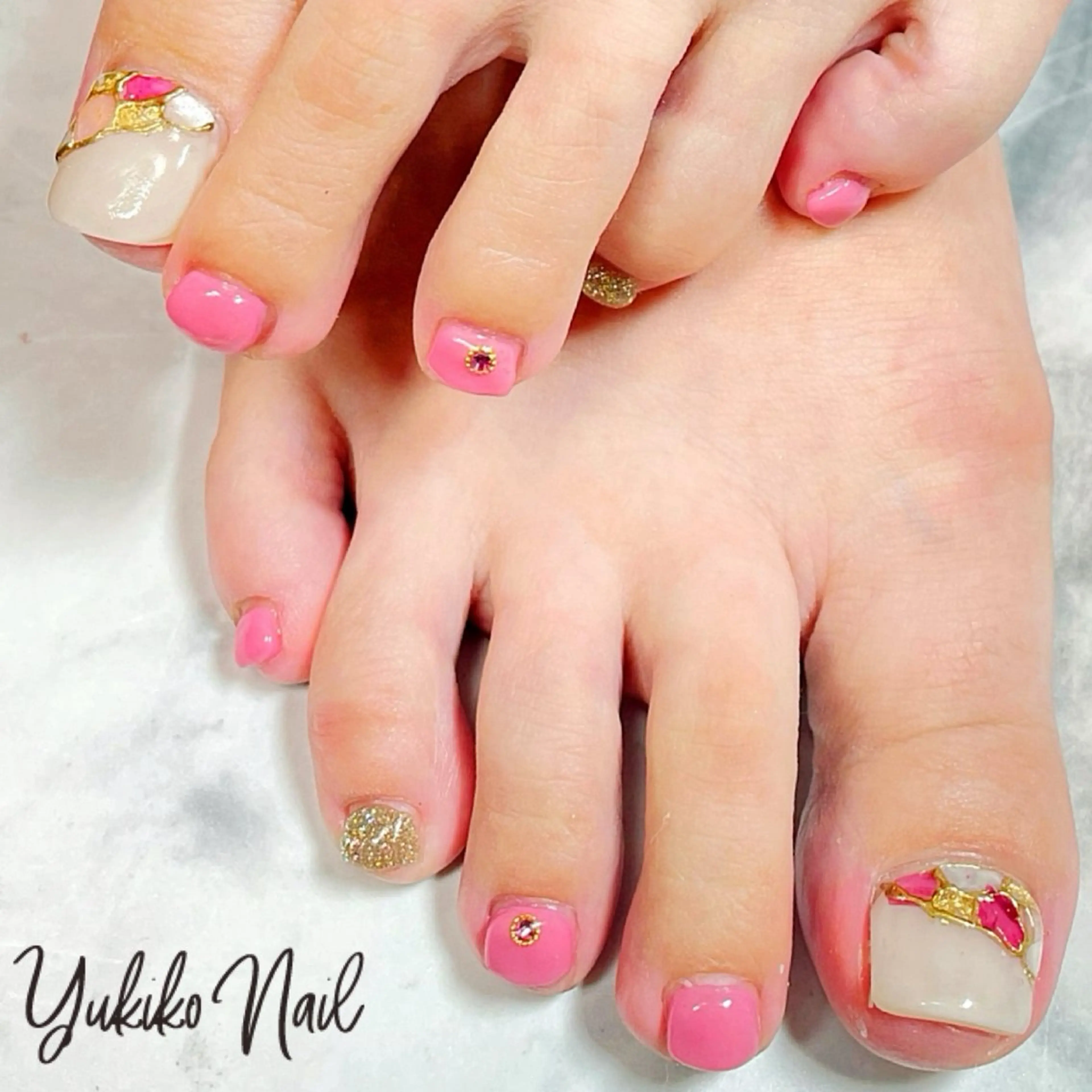 ネイル アートネイル フットネイル ゴールド ミラーネイル ピンク フットネイル ユキコ ネイルのネイルデザイン