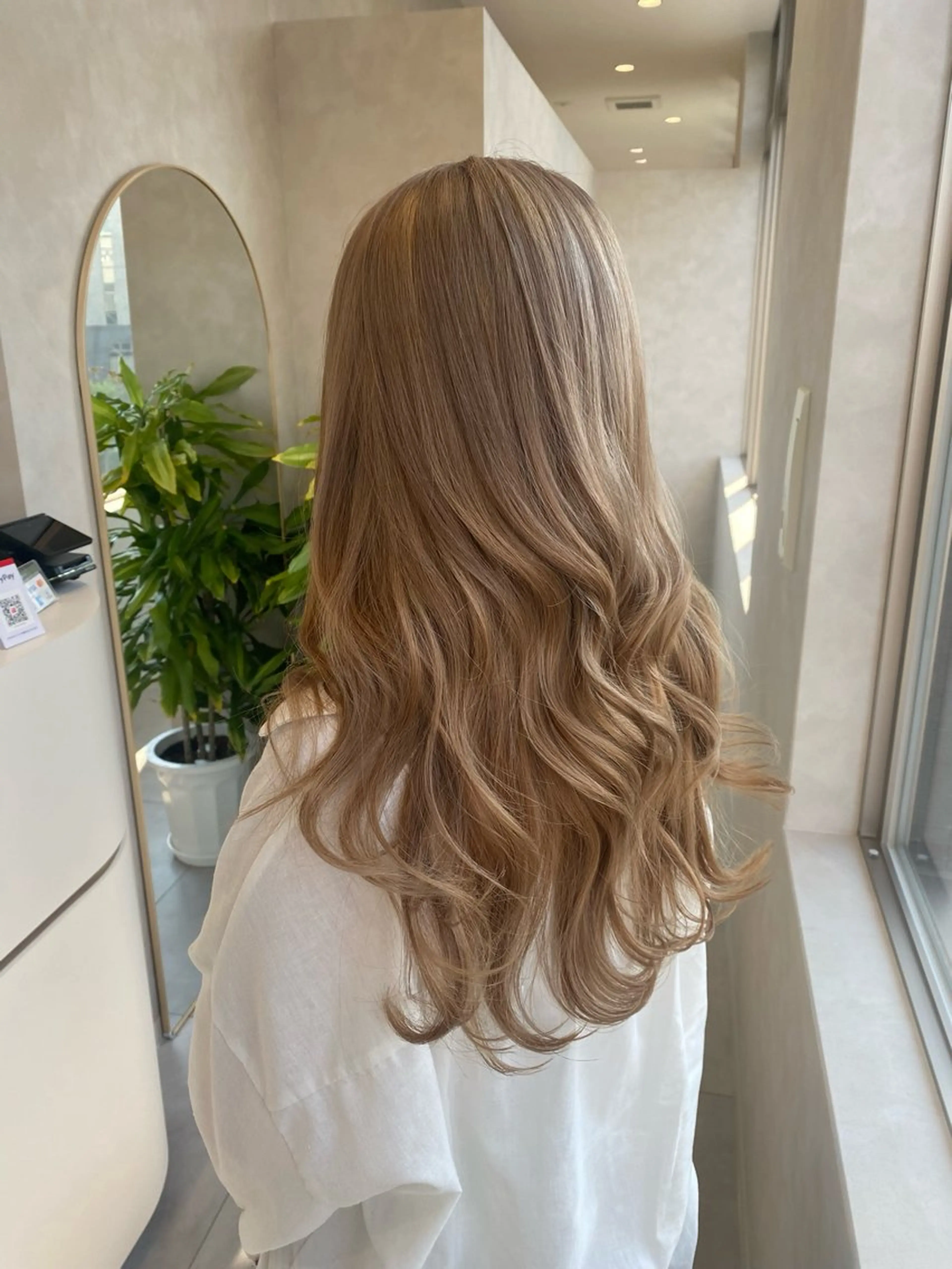 ロング カラー ベージュカラー ブリーチ ミルクティーベージュ 韓国ヘア・カラー 🩵SHIZUKUのヘアスタイル