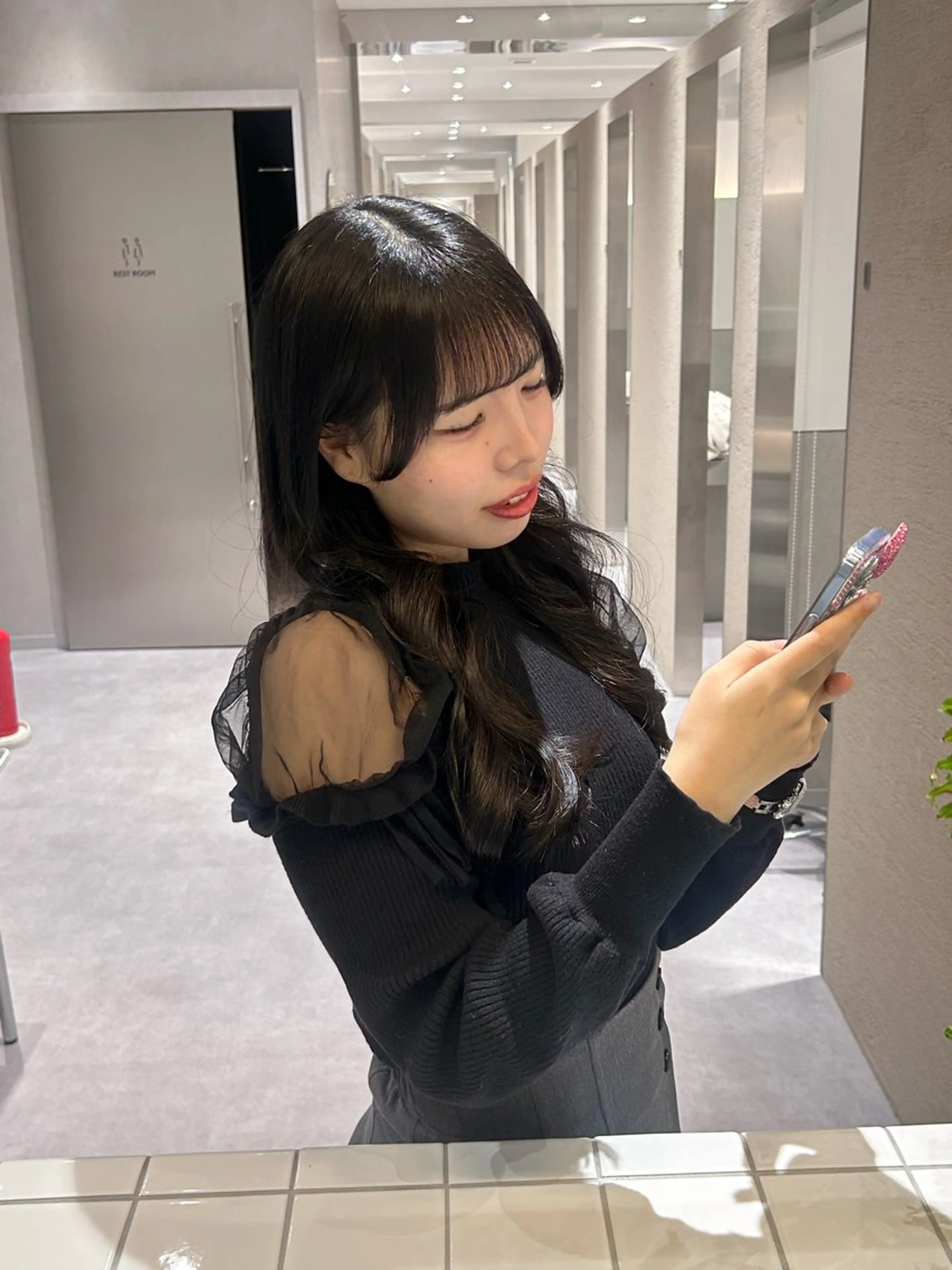 ロング カラー ロング サイドバング SALOWIN 新宿三丁目me+所属・レイヤー/ボブ/ パーマ/HARUKAのヘアスタイル