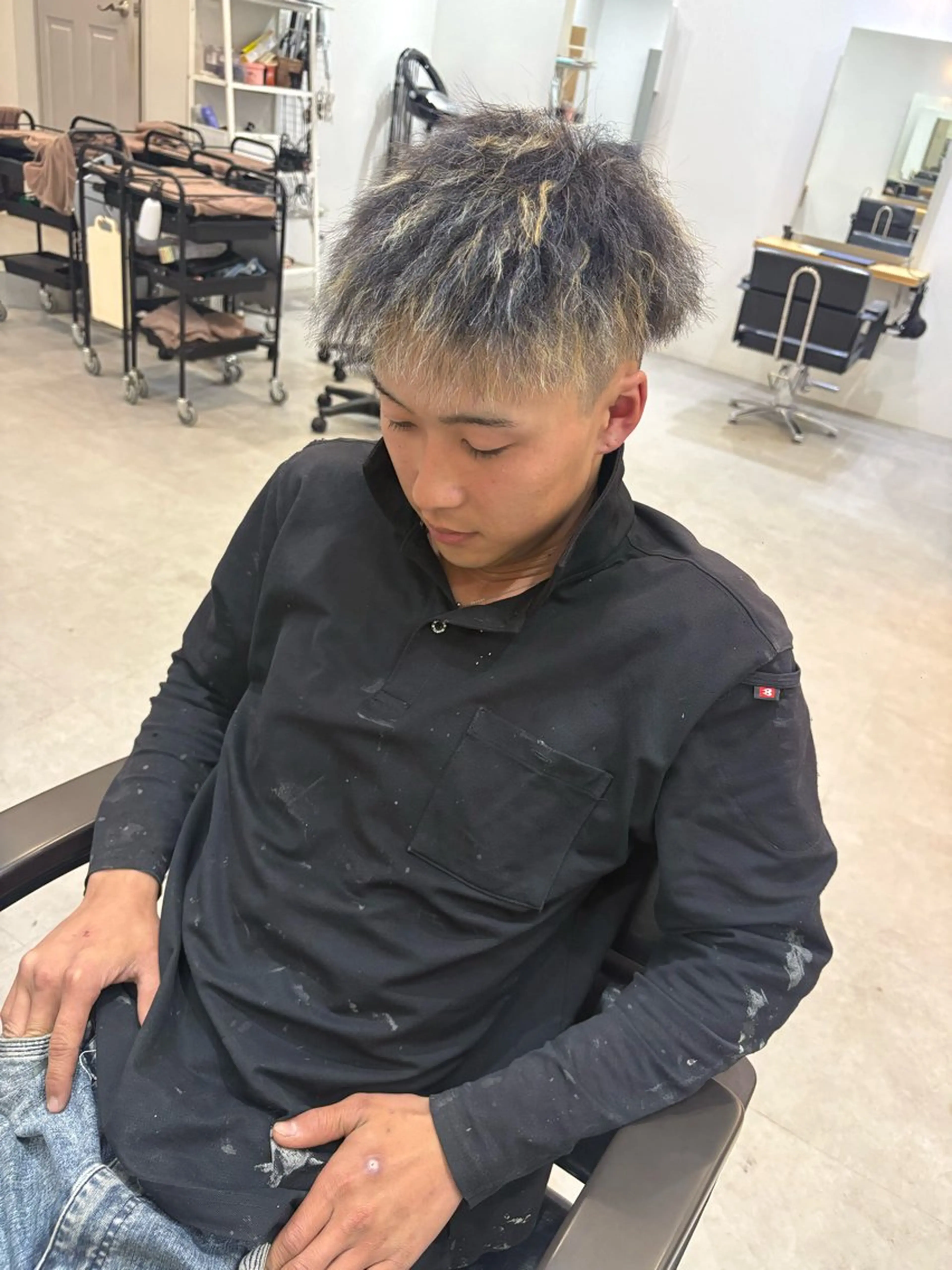 カラー メンズ メンズメッシュ メッシュ ヘアカラー 野村 莉愛のヘアスタイル