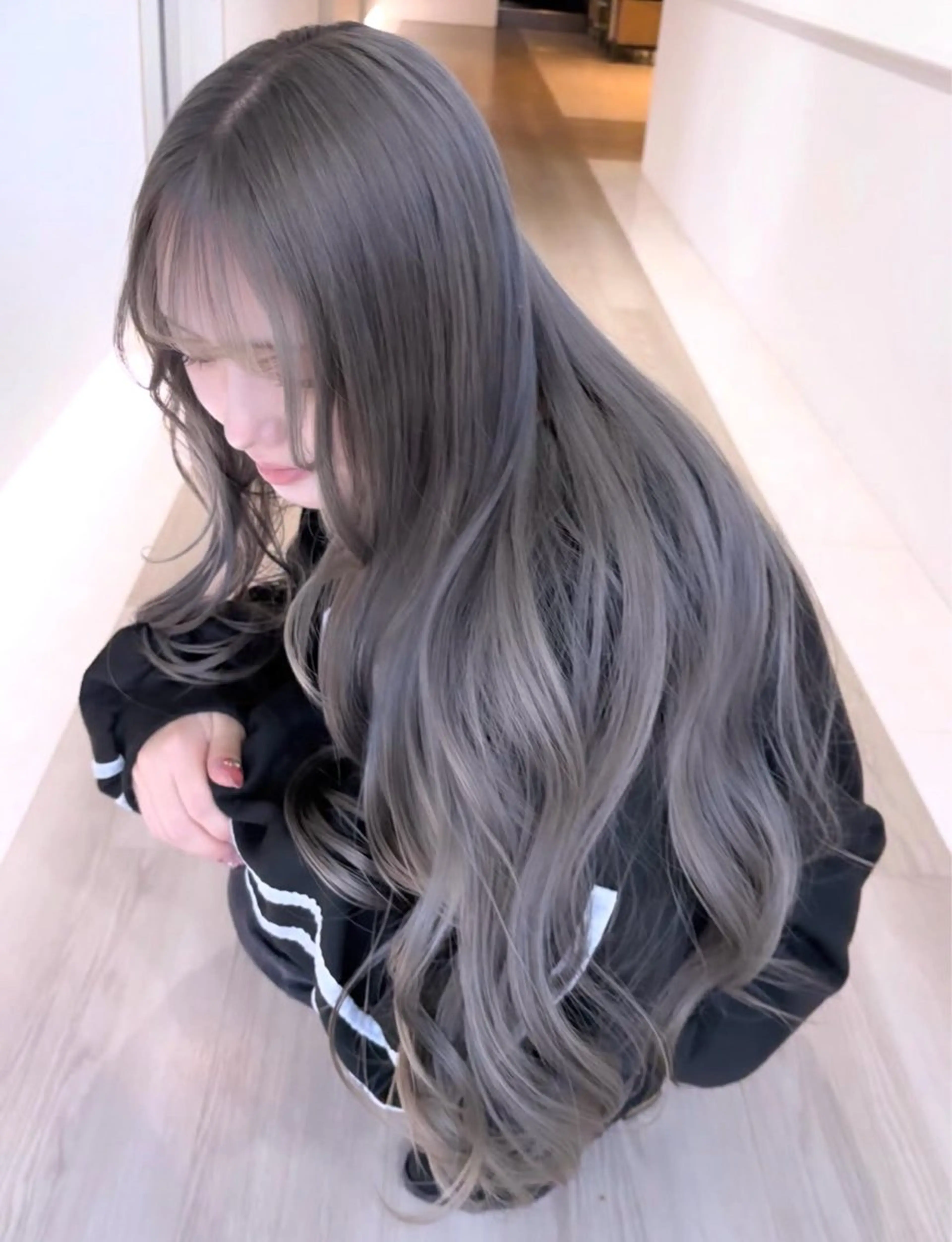 カラー ニトウ レイナのヘアスタイル