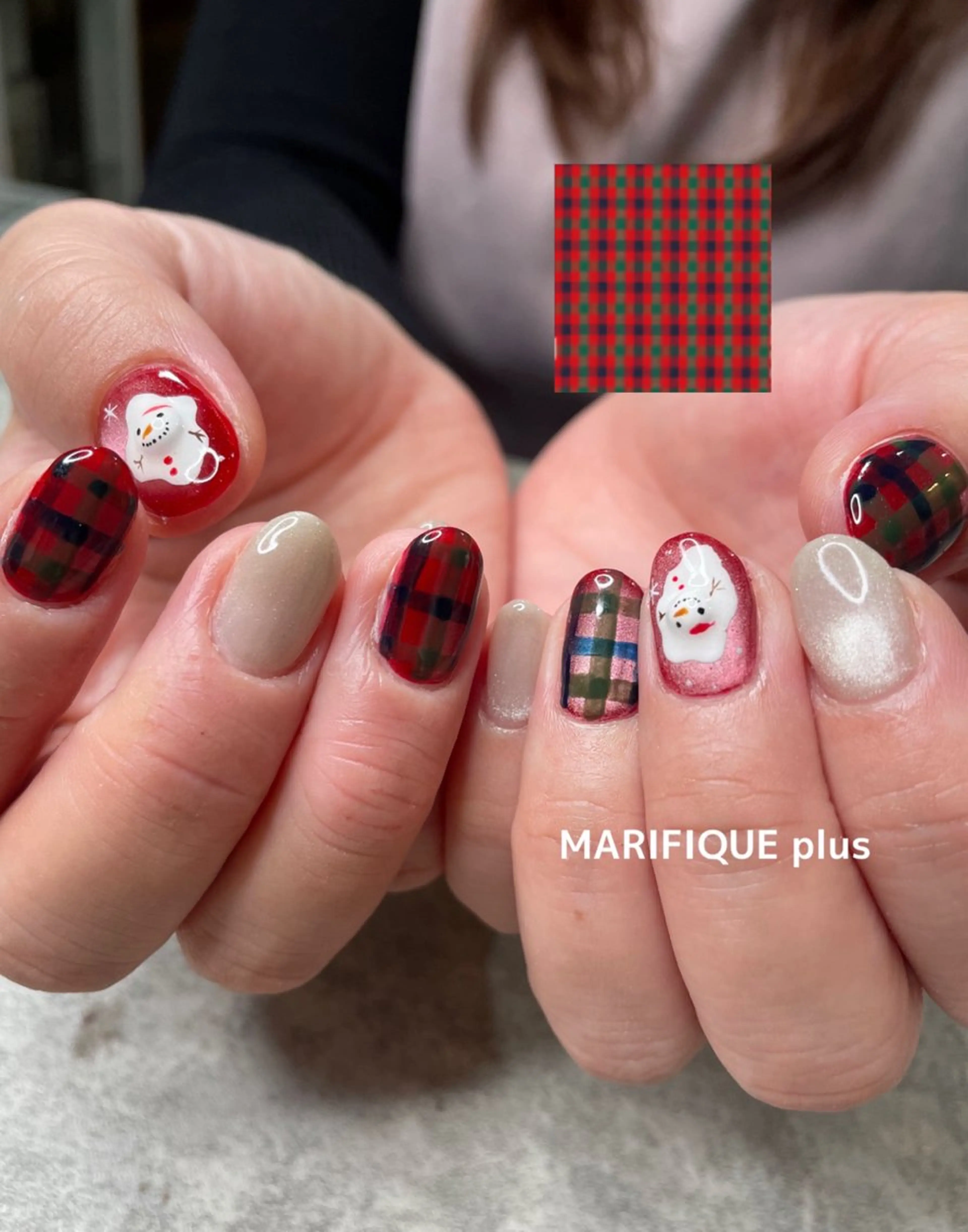 ネイル マグネットネイル 赤色 冬ネイル クリスマス ハンドネイル ma riのネイルデザイン