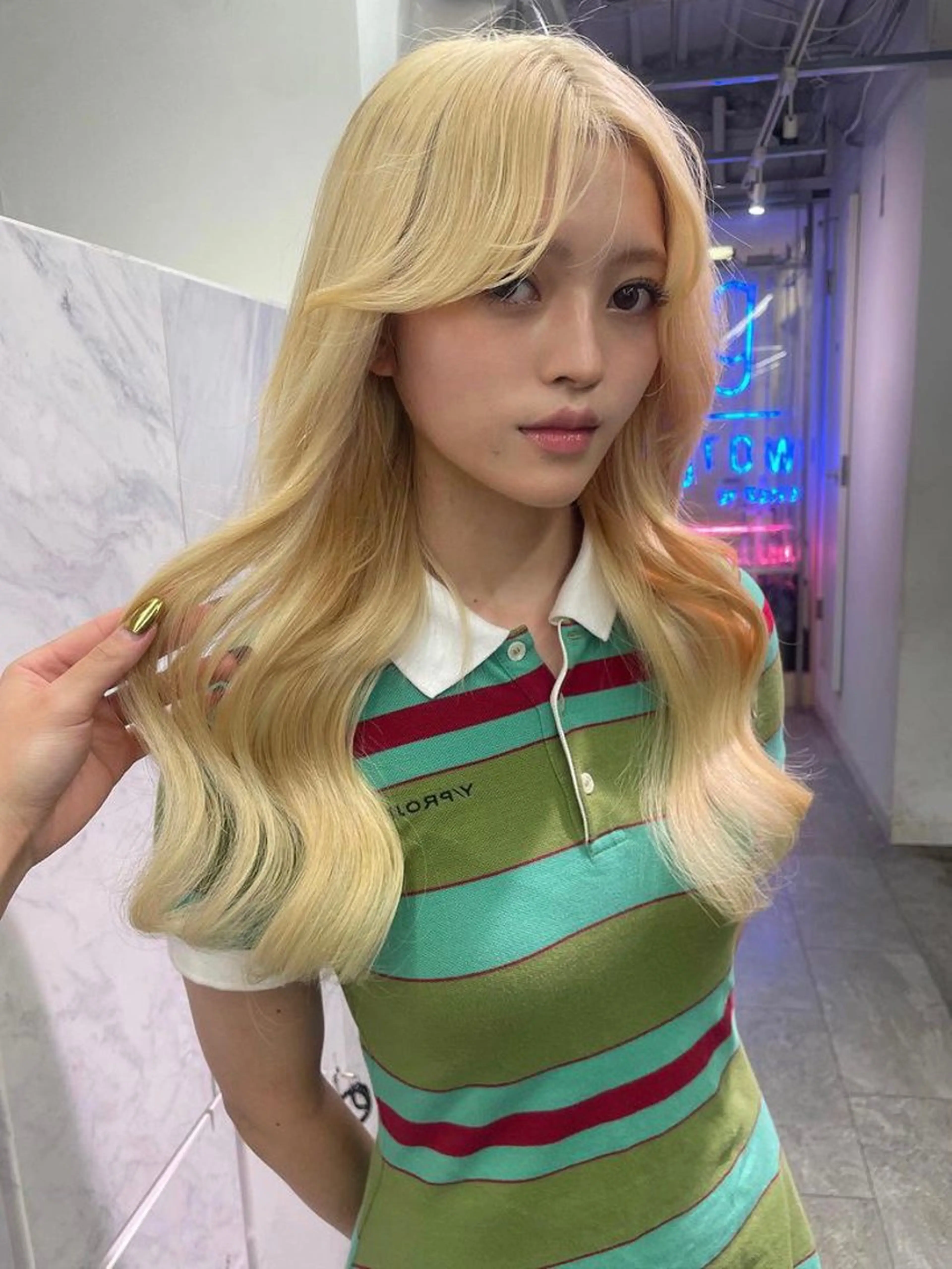 ロング カラー カット ヘアカラー エクステ 🪸店長ハイトーン エクステmisakiのヘアスタイル