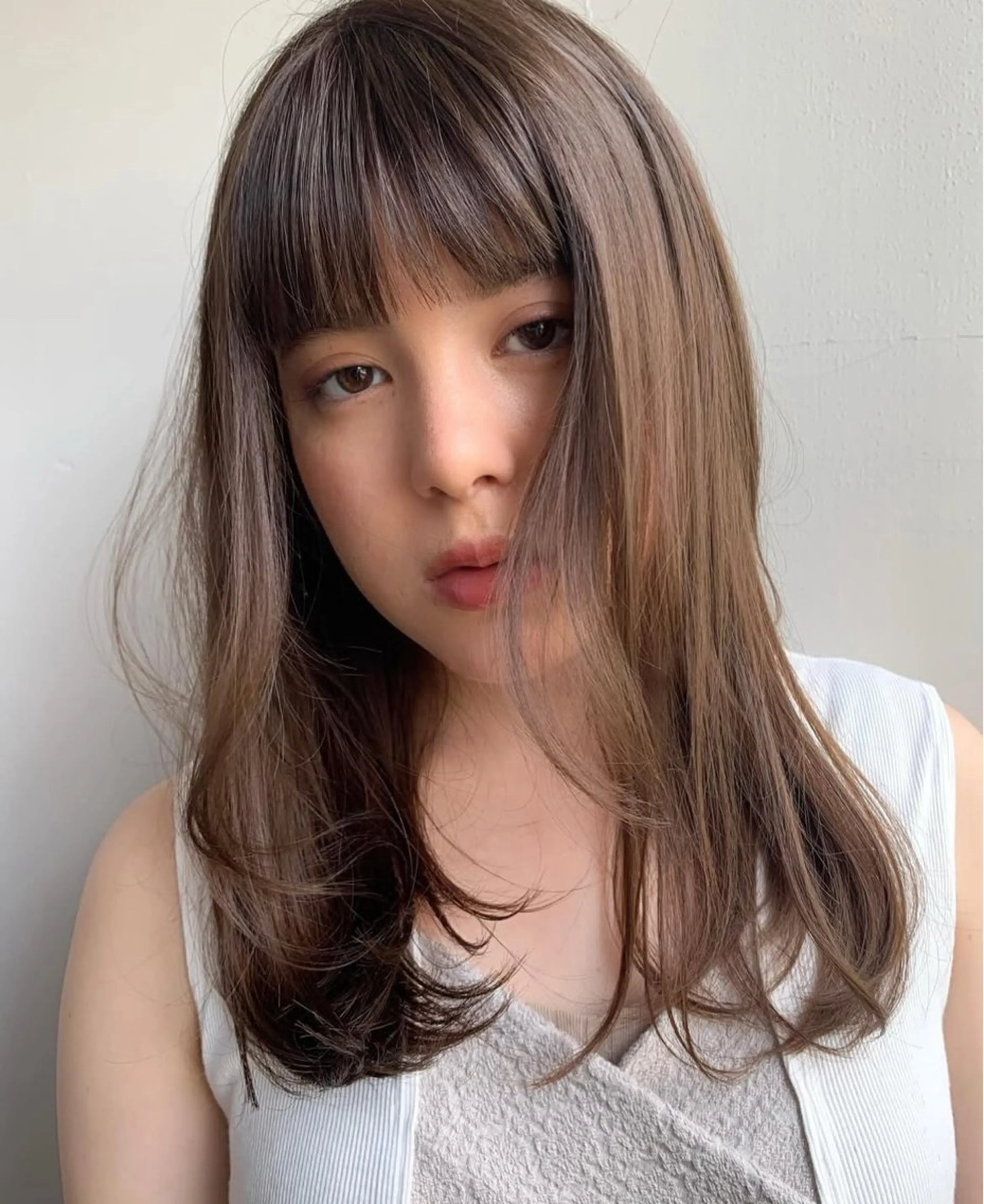 セミロング 縮毛矯正 blau hair and care《ブラウ》所属・MARU.縮毛矯正 デザインカラーのヘアスタイル