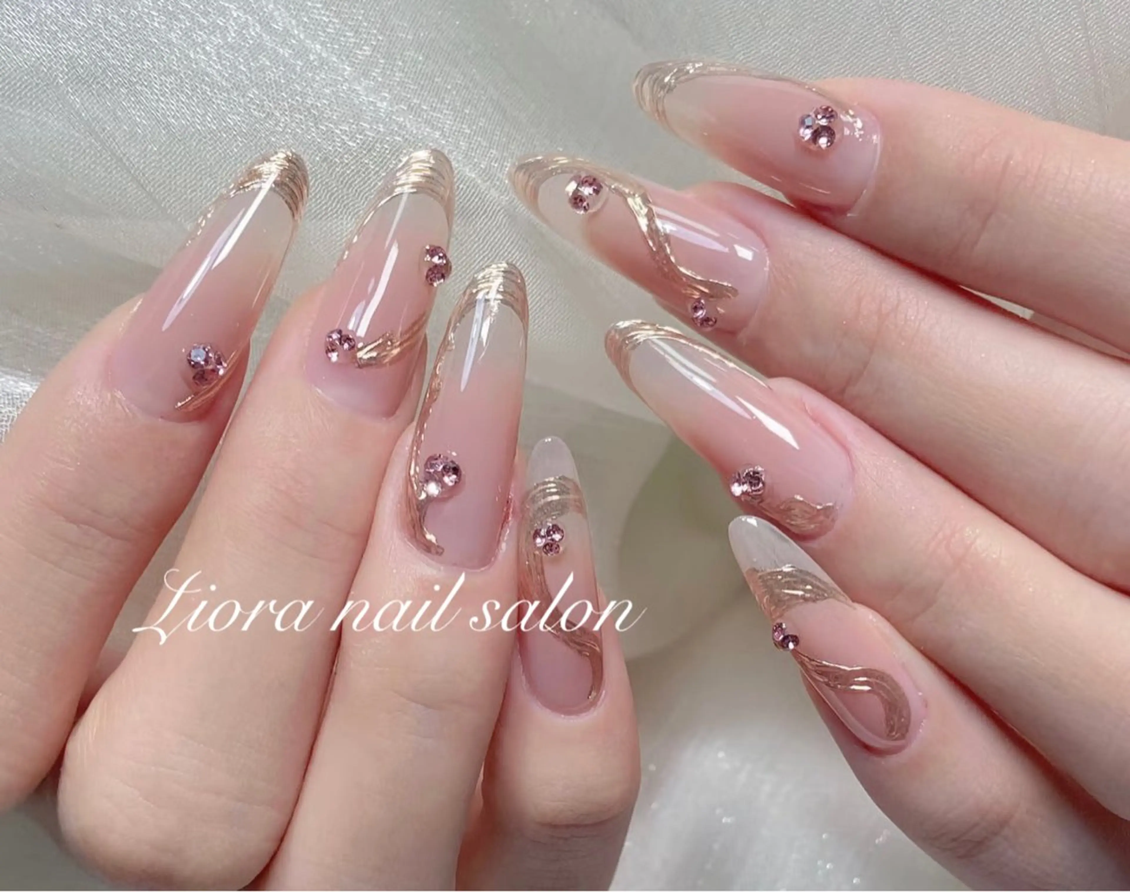 ネイル フレンチネイル ジェルネイル ガーリー グラデーション キラキラネイル ハンドネイル Liora nail スカルプ専門店のネイルデザイン