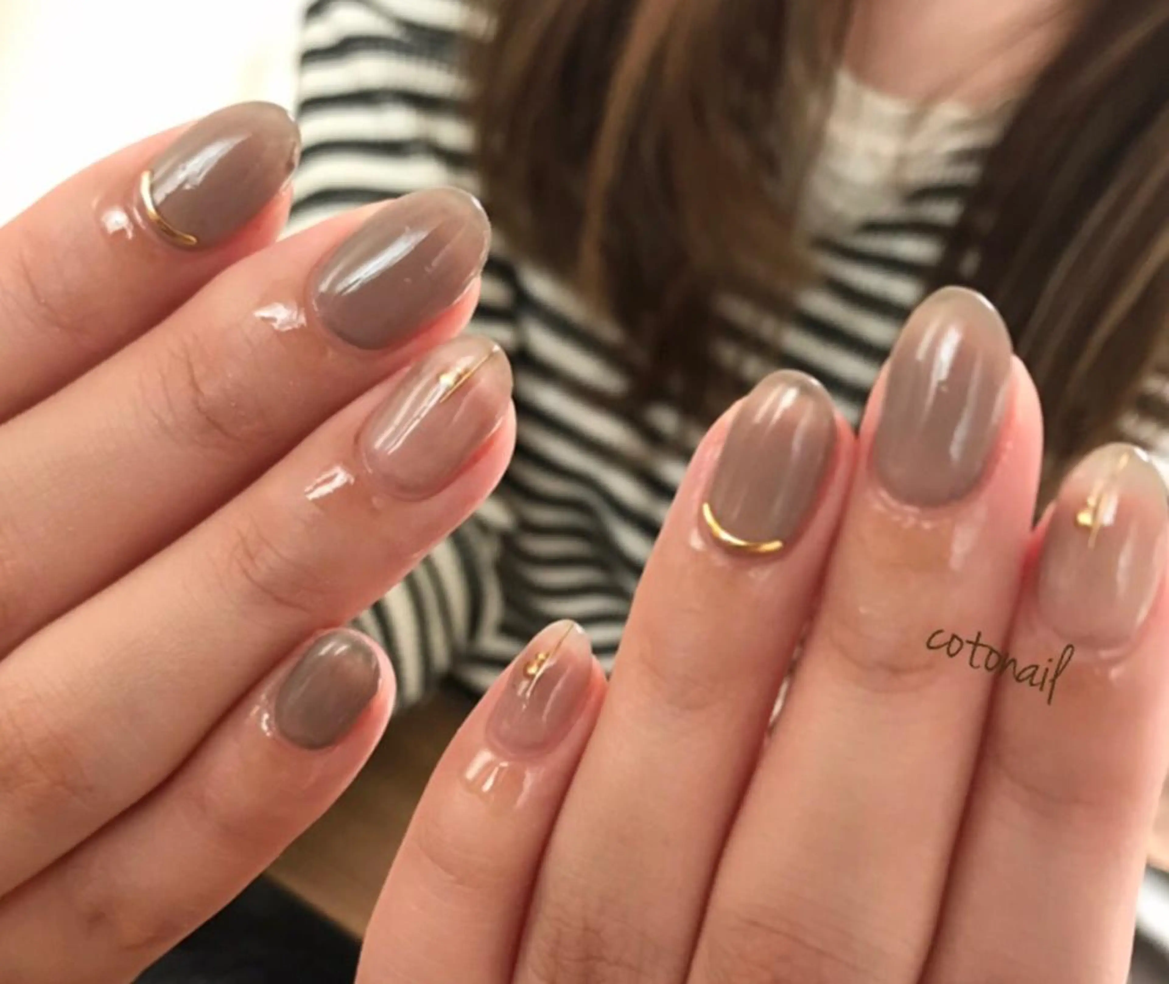 ミディアム ネイル シンプルネイル ハンドネイル ツメトマツゲ .のネイルデザイン