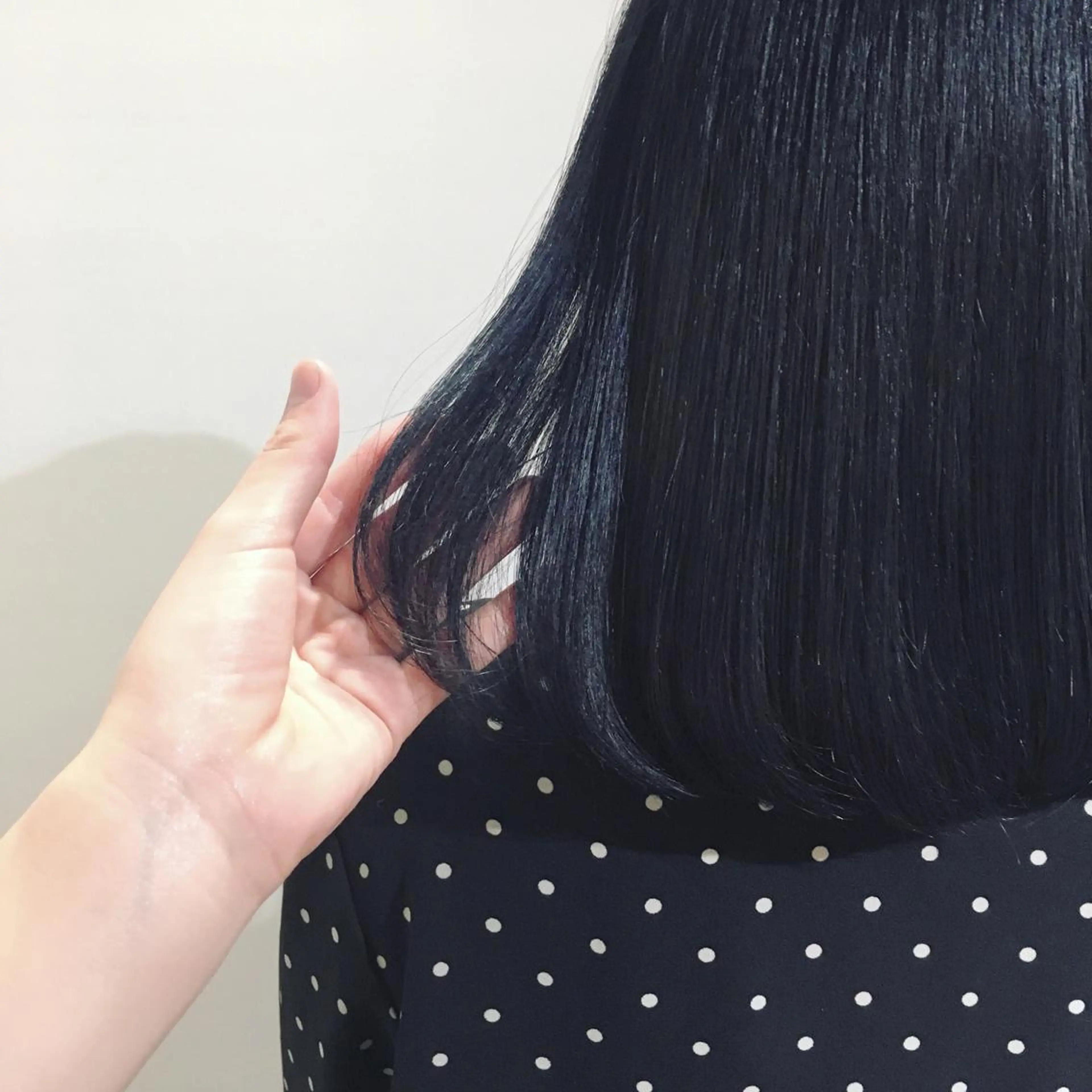 ミディアム カラー ヘアアレンジ 黒髪 ブリーチ ネイビーカラー As hair所属・柔らか垢抜けｶﾗｰと ｶｯﾄ🫧ASUKAのヘアスタイル