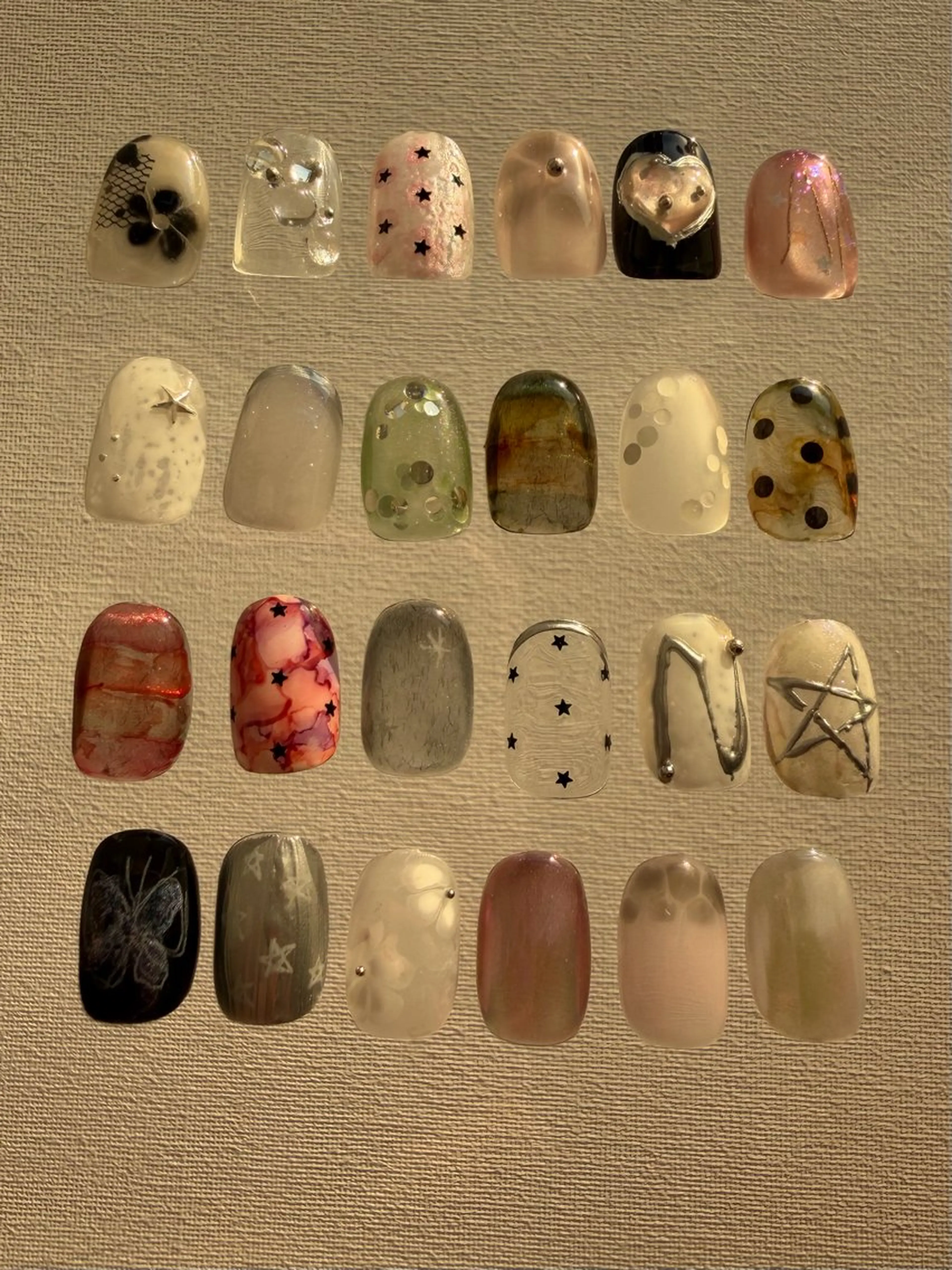 ネイル 韓国ネイル マグネットネイル nail｡𖦹° KARINのネイルデザイン