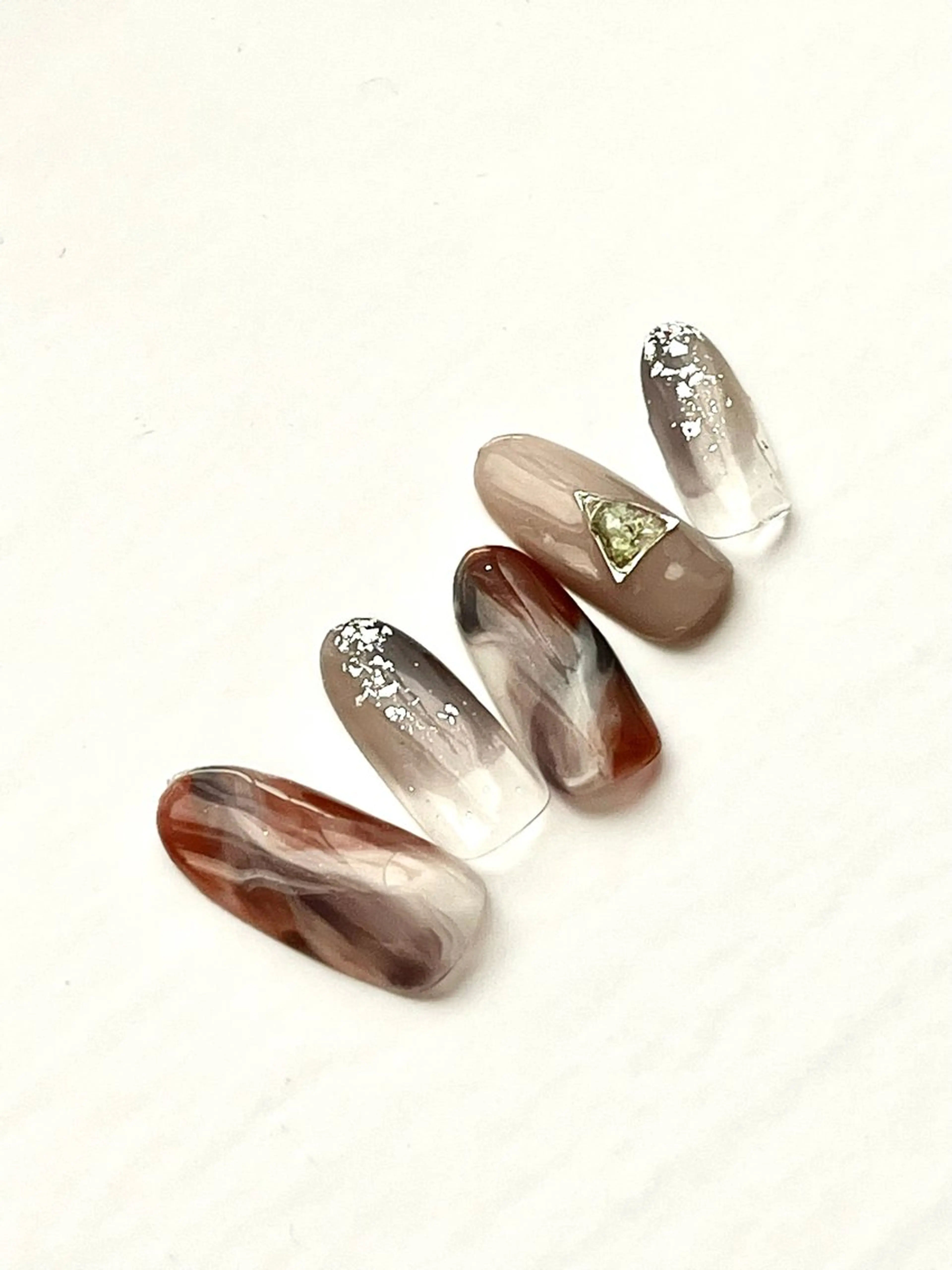 ネイル ニュアンスネイル ルル ソレイユのネイルデザイン