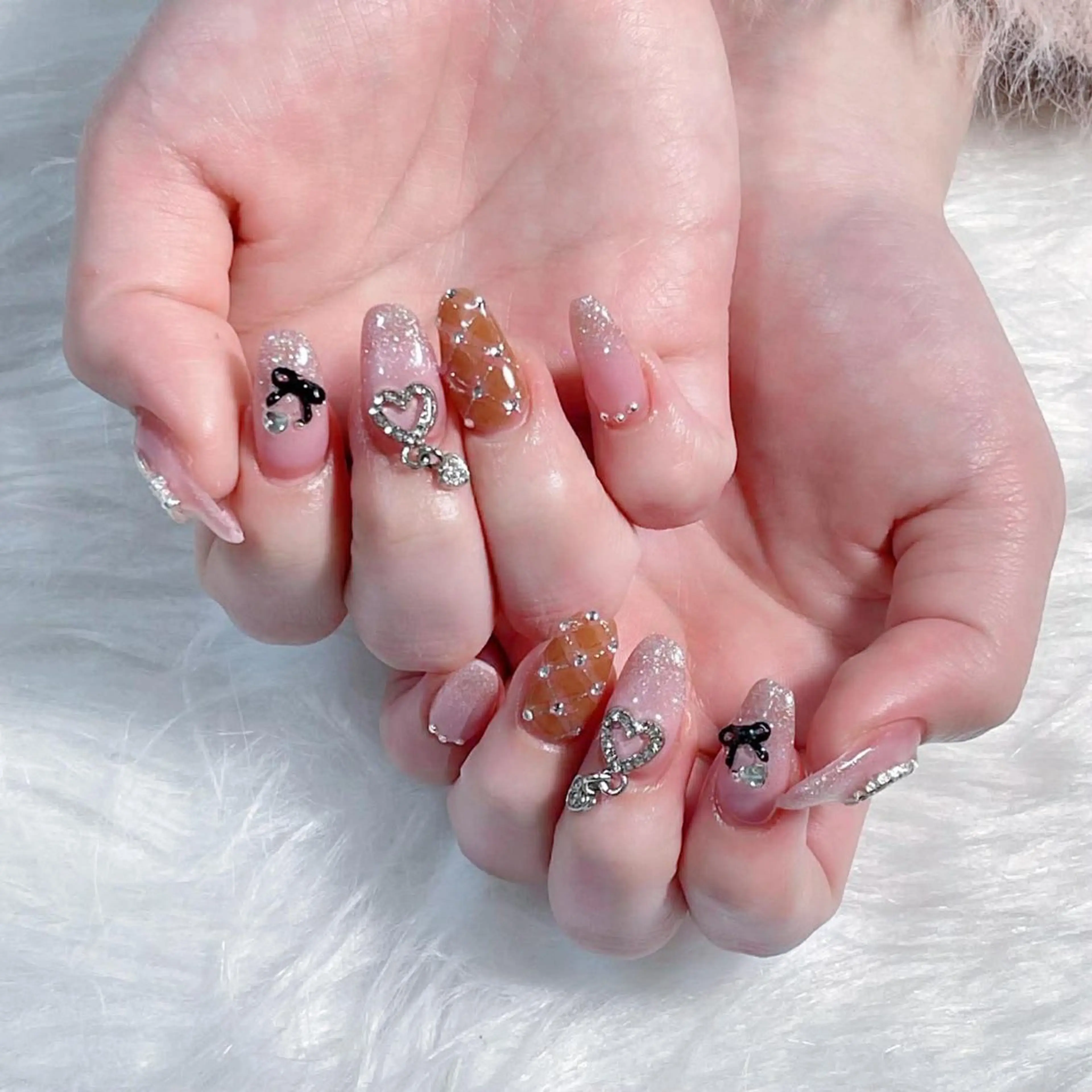 ネイル 長さ出し フレンチネイル グラデーション キラキラネイル 韓国ネイル ハンドネイル Hana Nail Salonのネイルデザイン