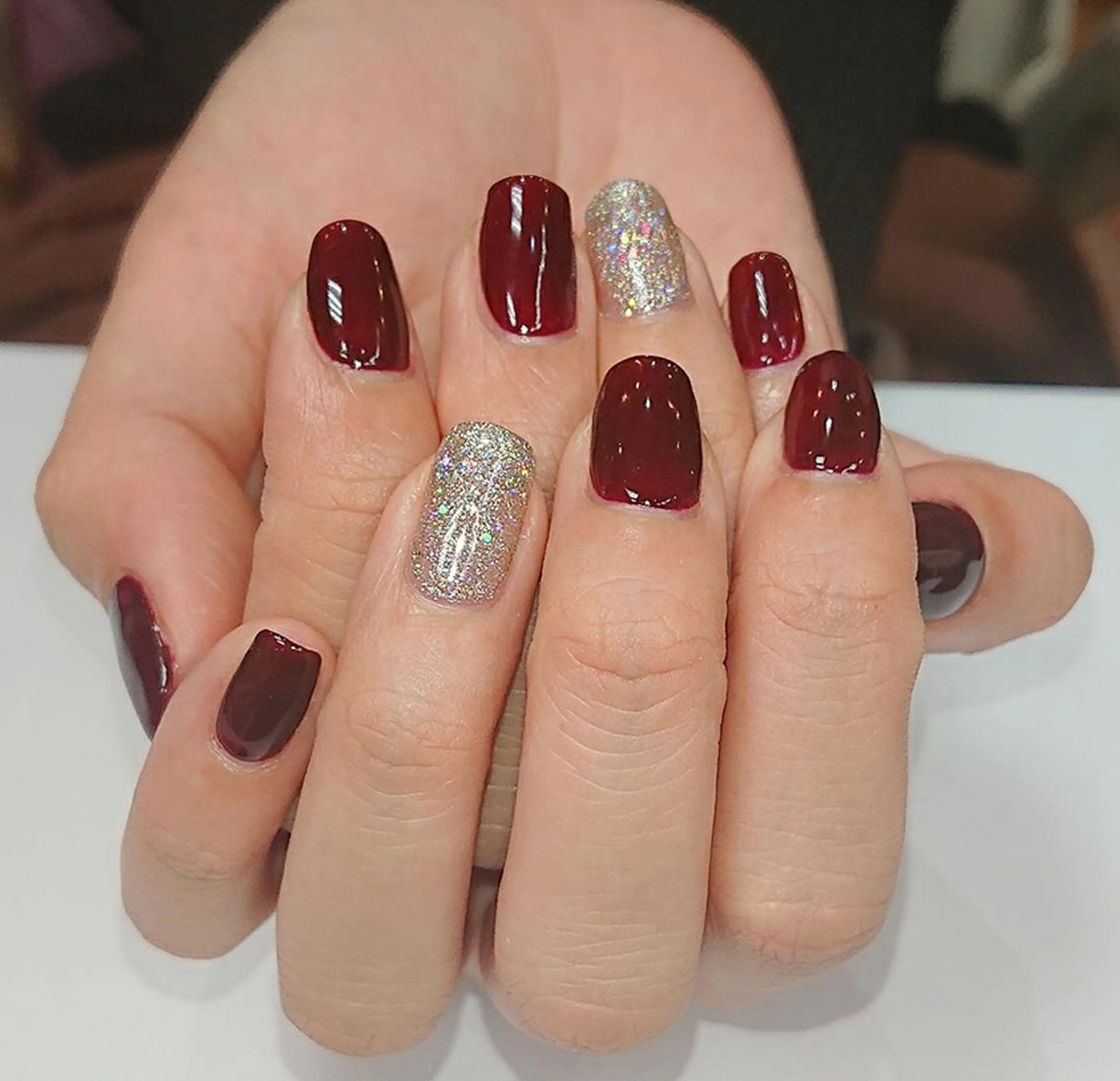 ネイル ボルドー ラメ(グリッター) シルバー オフのみ(ネイル) 🍒当日もOK🍒 𝑳𝑼𝑵𝑨花井のネイルデザイン