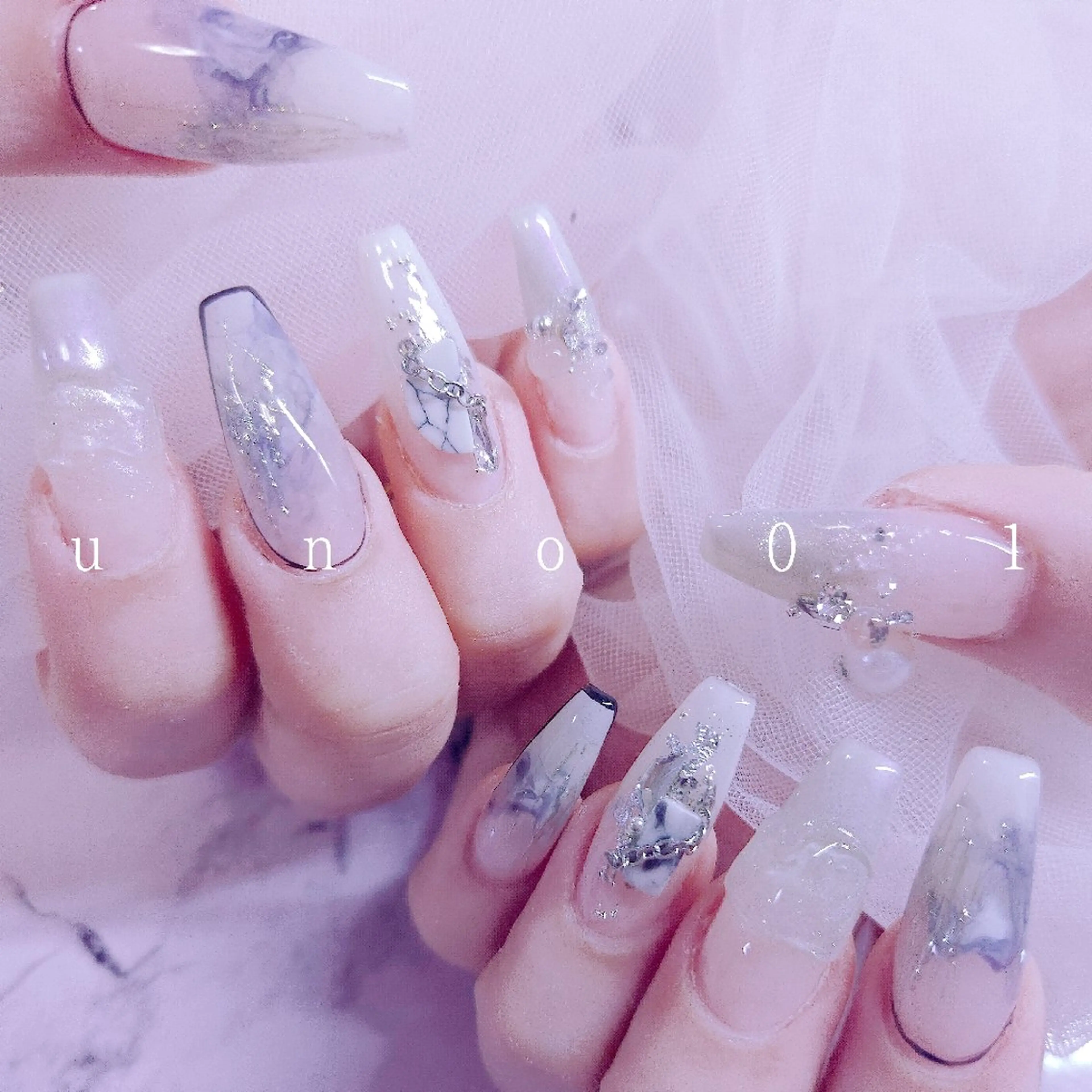 ネイル ハンドネイル 梅田🦄中崎町🩵 u n o 0 1のネイルデザイン