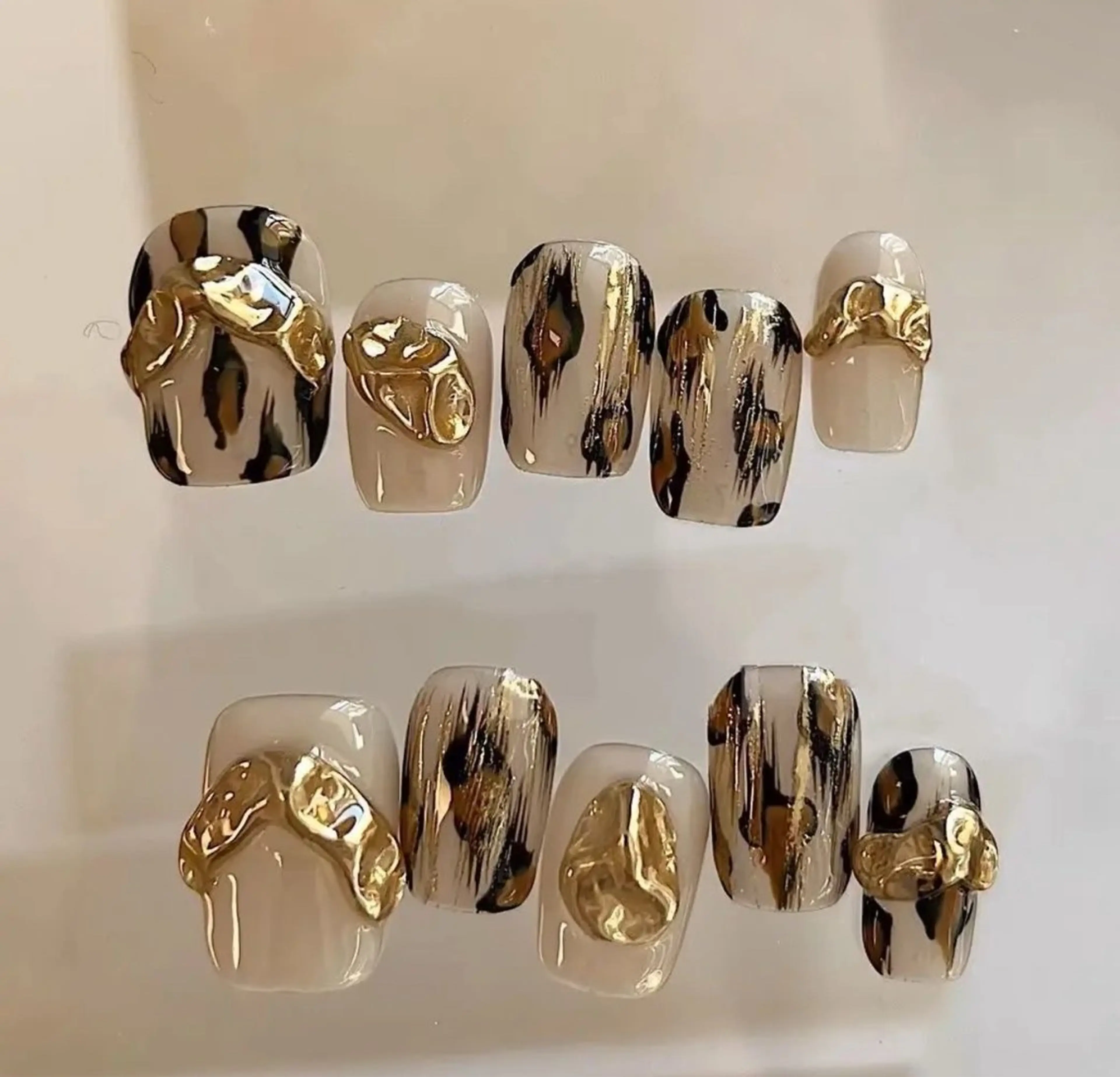 ネイル アートネイル チークネイル 長さ出し ジェルネイル マグネットネイル ハンドネイル AngelChris ビューティーサロンのネイルデザイン