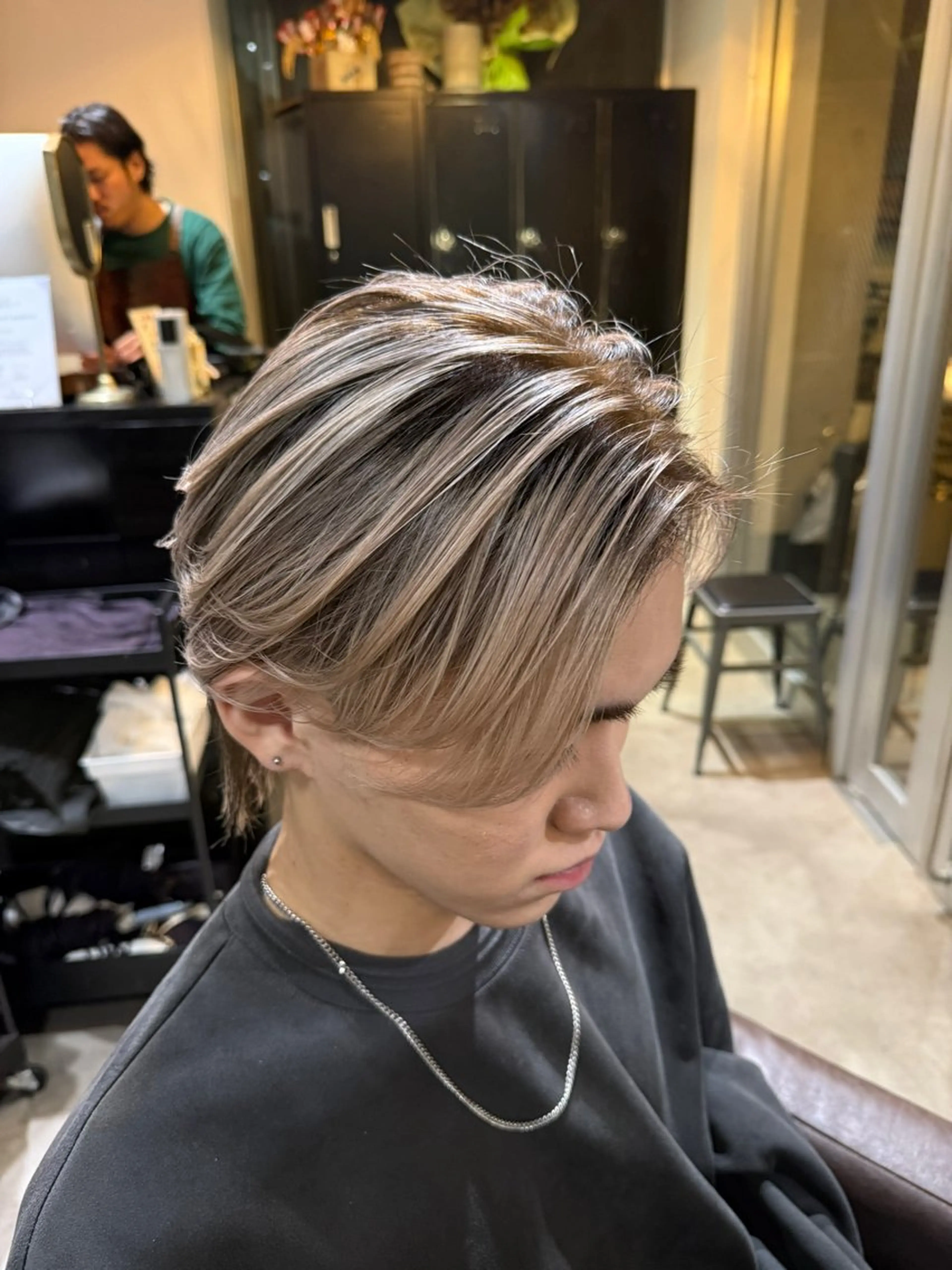 ショート レイヤーカット カット ヘアカラー 山影✨バレイヤージュ ハイライト✨メンズ◎のヘアスタイル