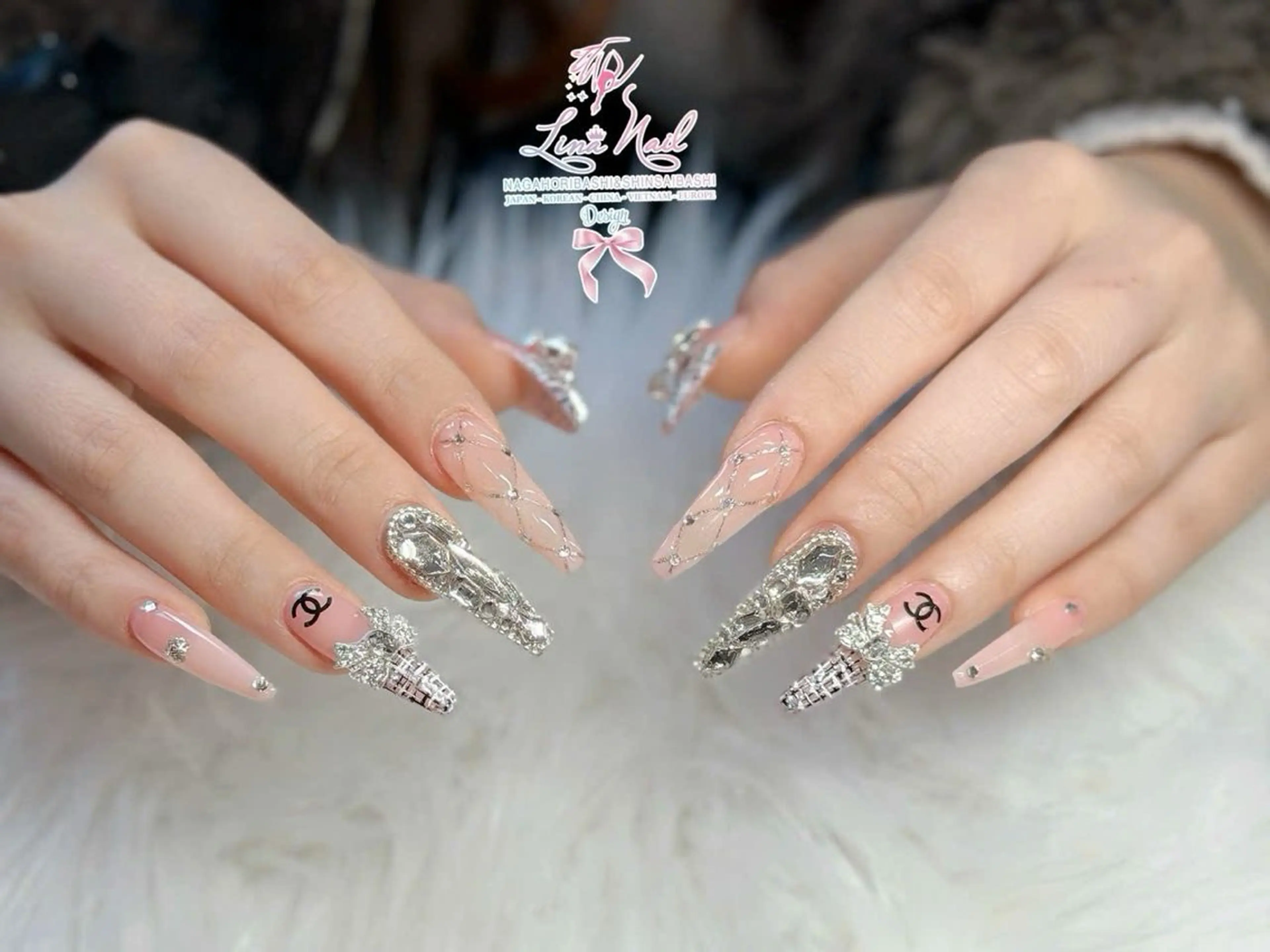 セミロング 韓国風ヘア クリスマス ハンドネイル 79Linanailnamba所属・Linanail Nambaのネイルデザイン