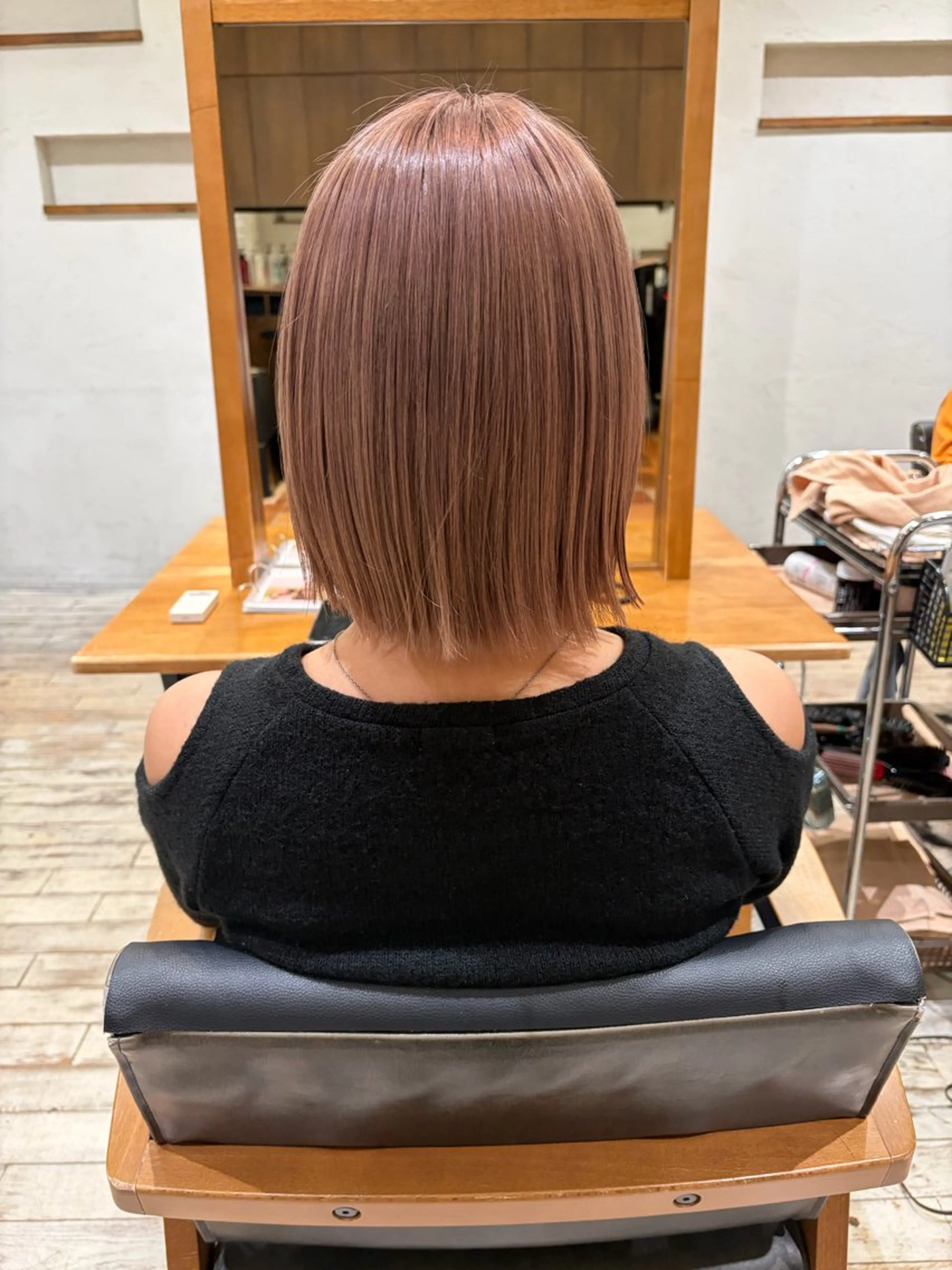 ショート カラー ヘアカラー 平居 舞白のヘアスタイル