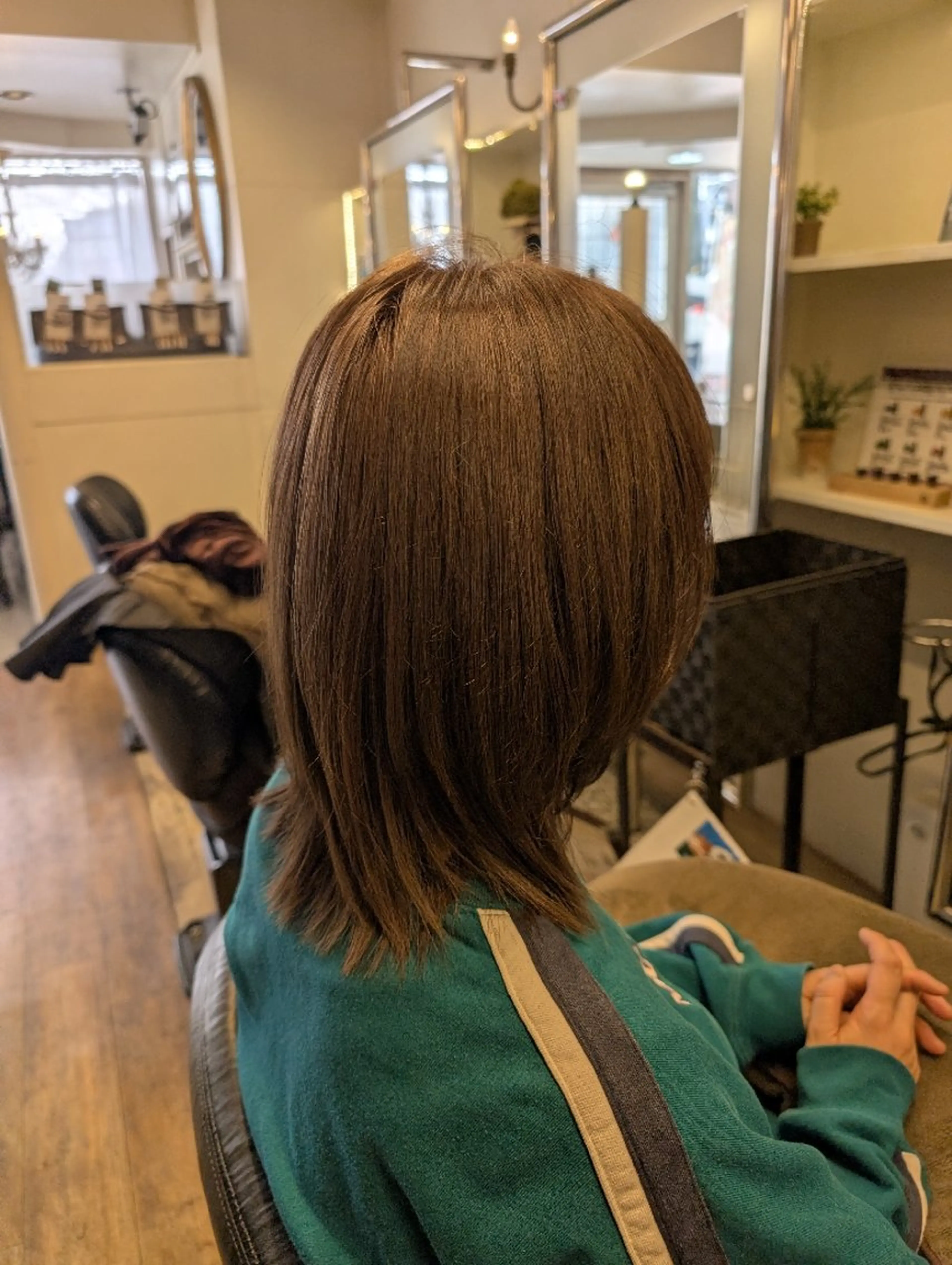 カラー セミロング 椎橋 美帆野のヘアスタイル