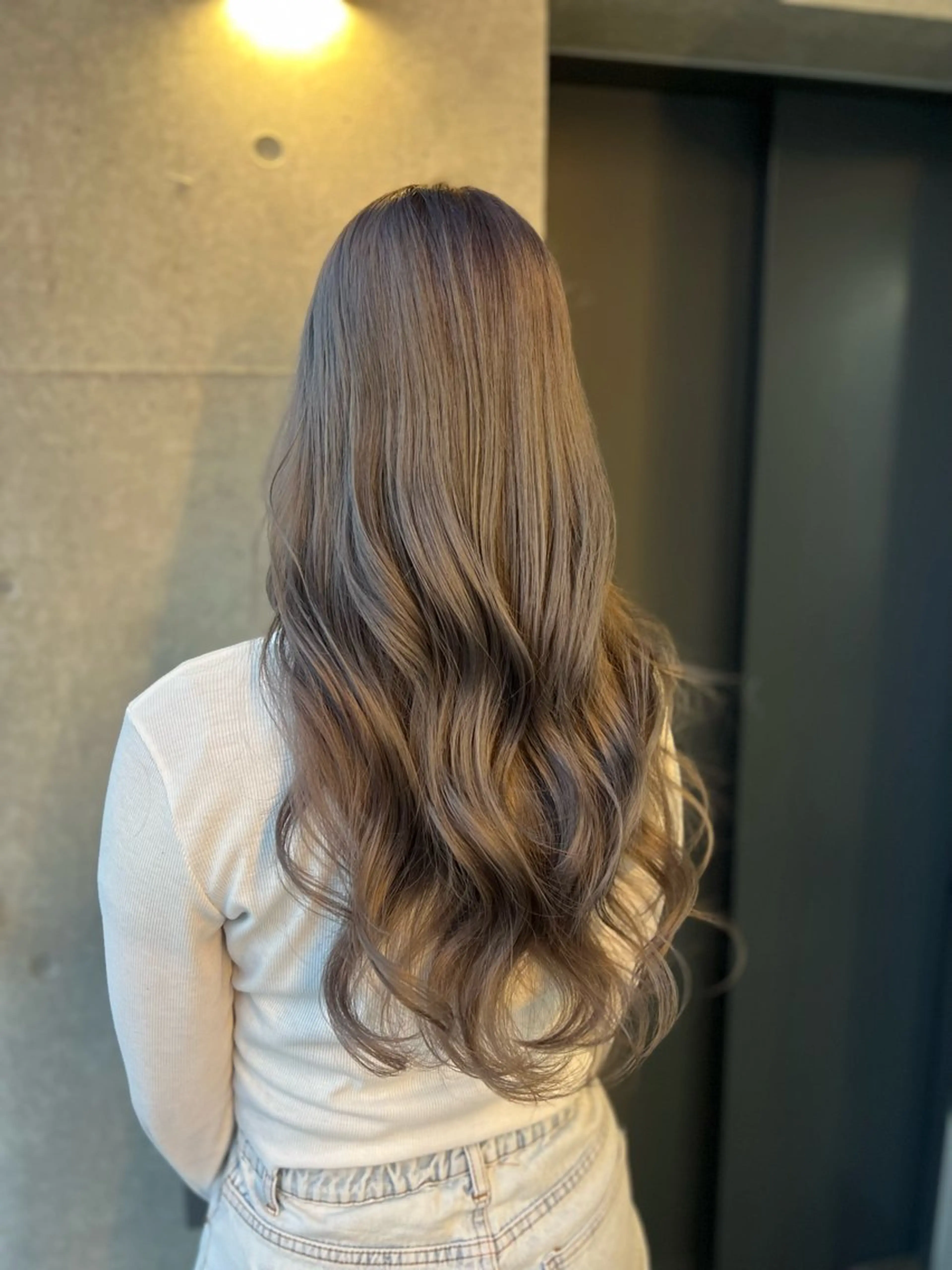 ロング カラー シールエクステ アディクシーカラー アッシュ バレイヤージュ ブリーチ ヘアカラー 吉野 瑳桜のヘアスタイル