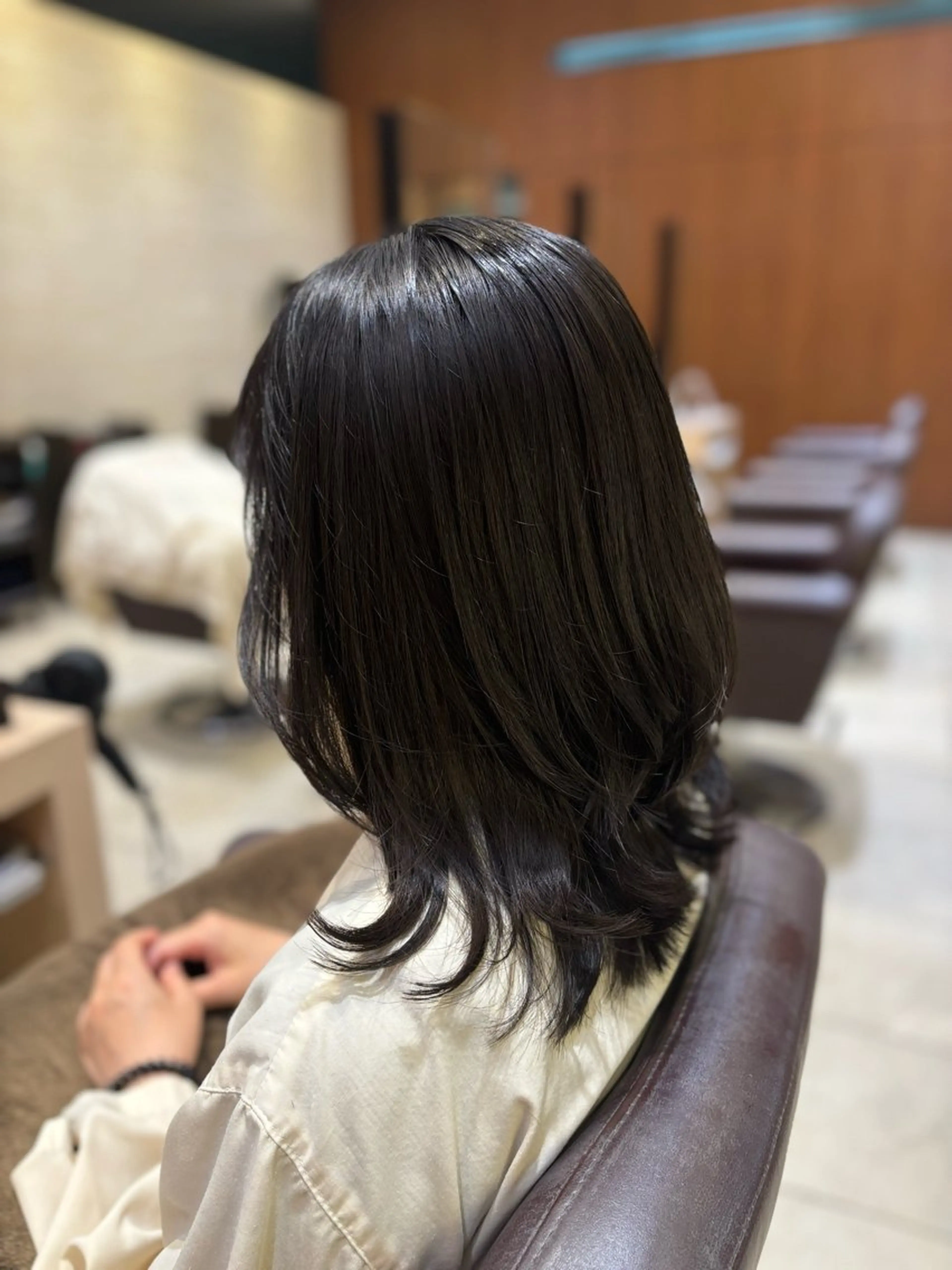 ミディアム ミディアムレイヤー レイヤーカット 杉本 瑠菜のヘアスタイル