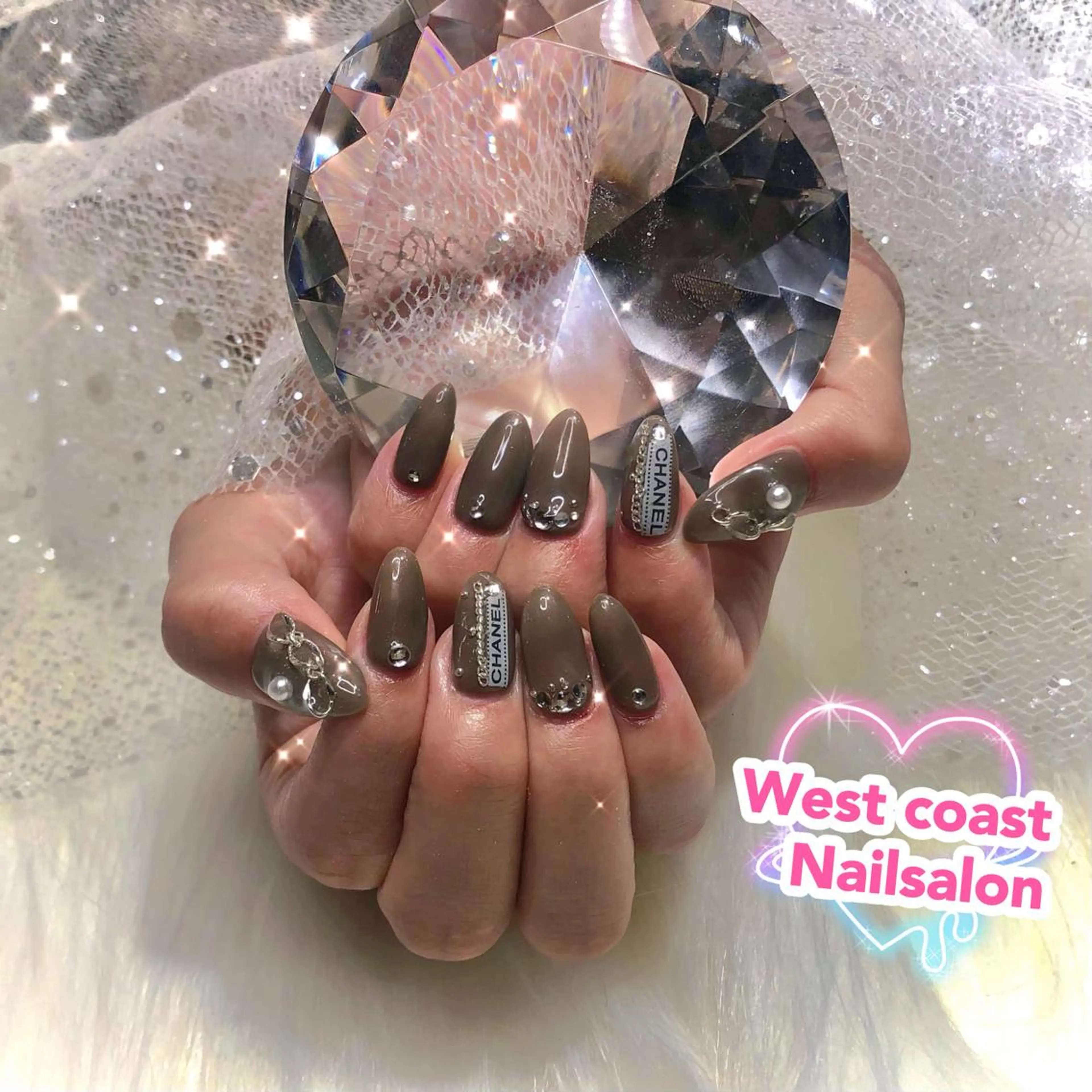 ネイル ストーンネイル 夏ネイル リボン、ガーリー パーツ放題専門店のネイルデザイン