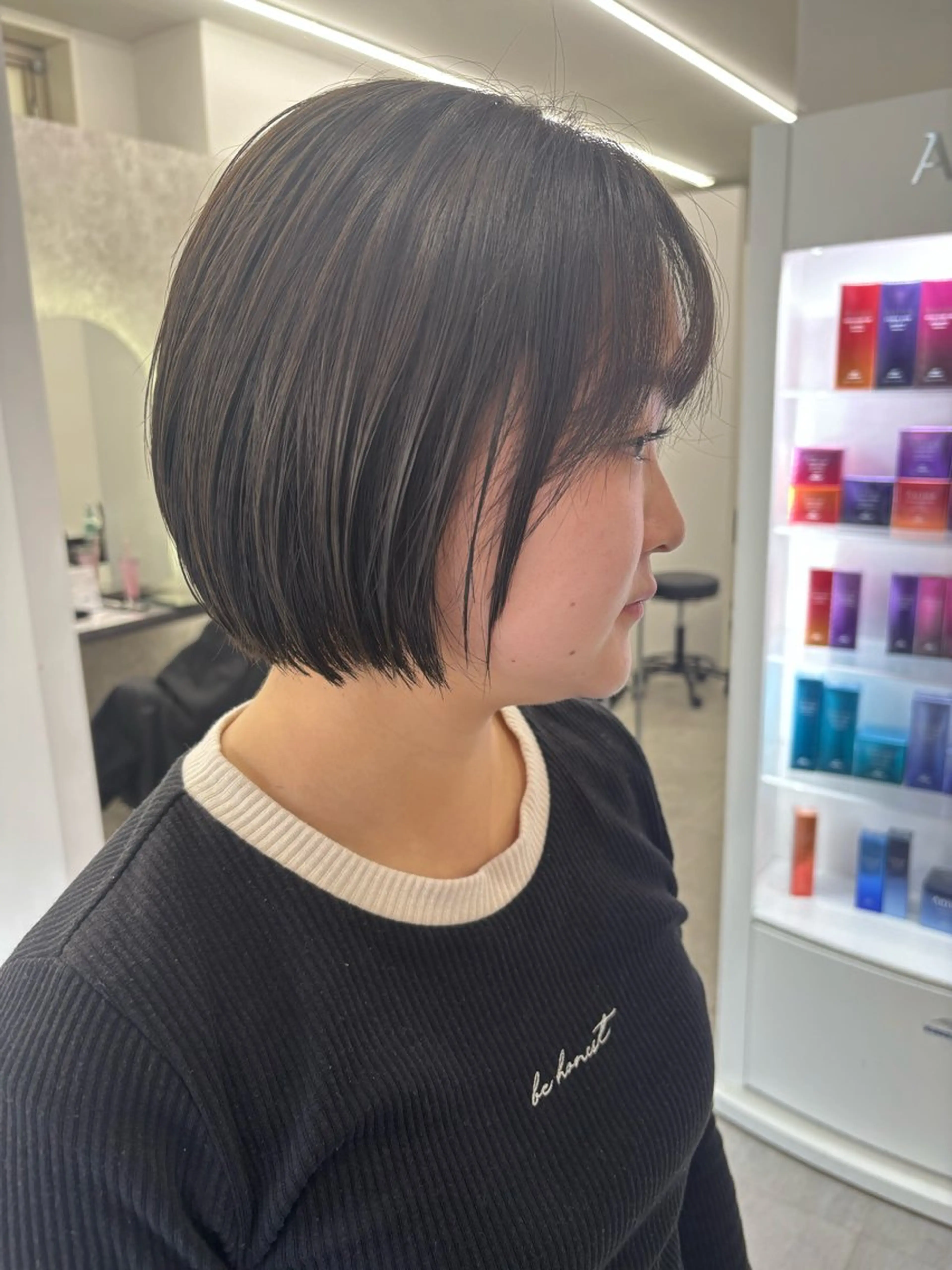 ショート アッシュ ボブ カット ヘアカラー トリートメント 新村 華奈絵のヘアスタイル