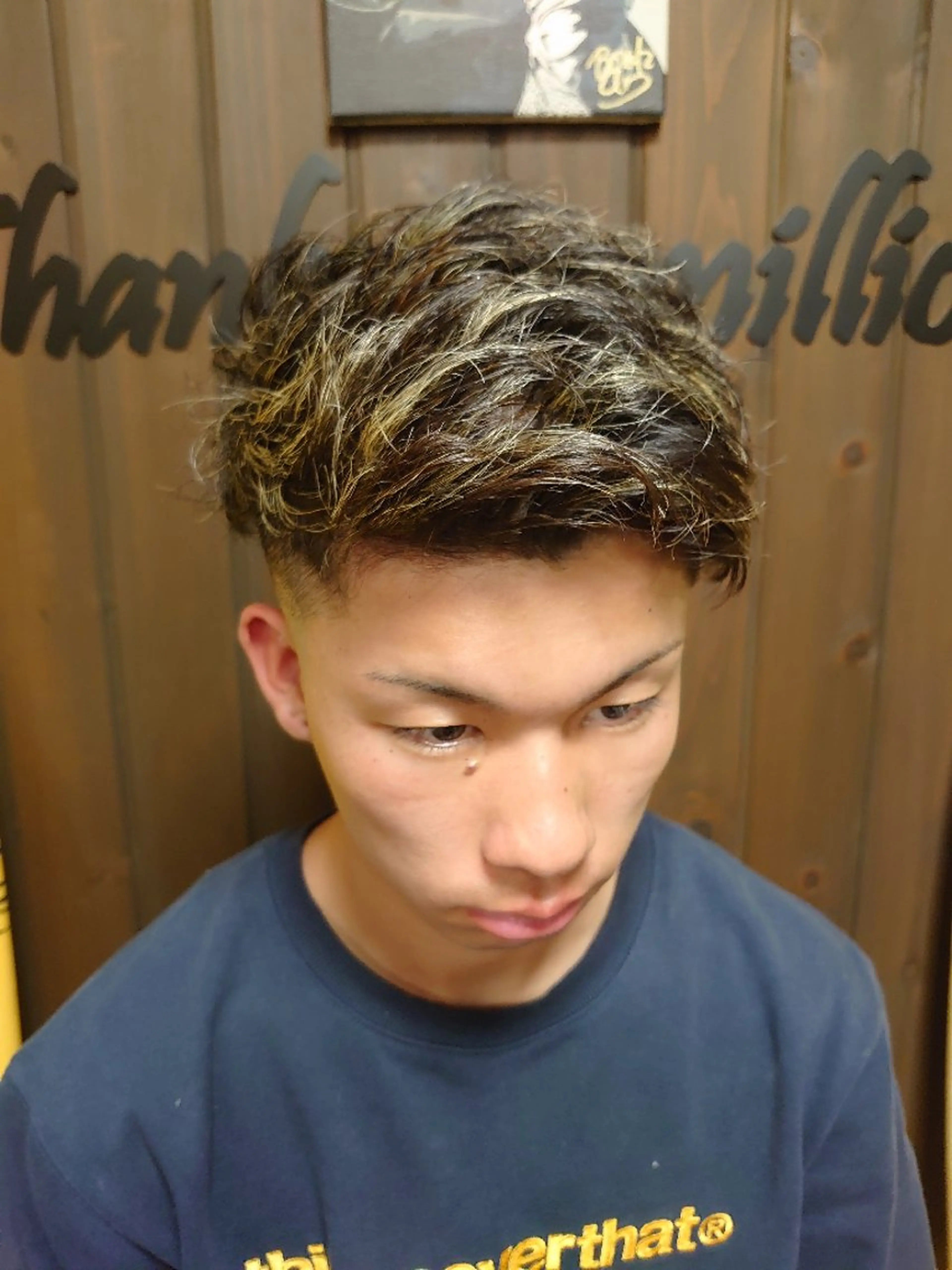 ショート カラー メンズ メンズハイライト ハイライトカラー ハイライト 岡林 選のヘアスタイル