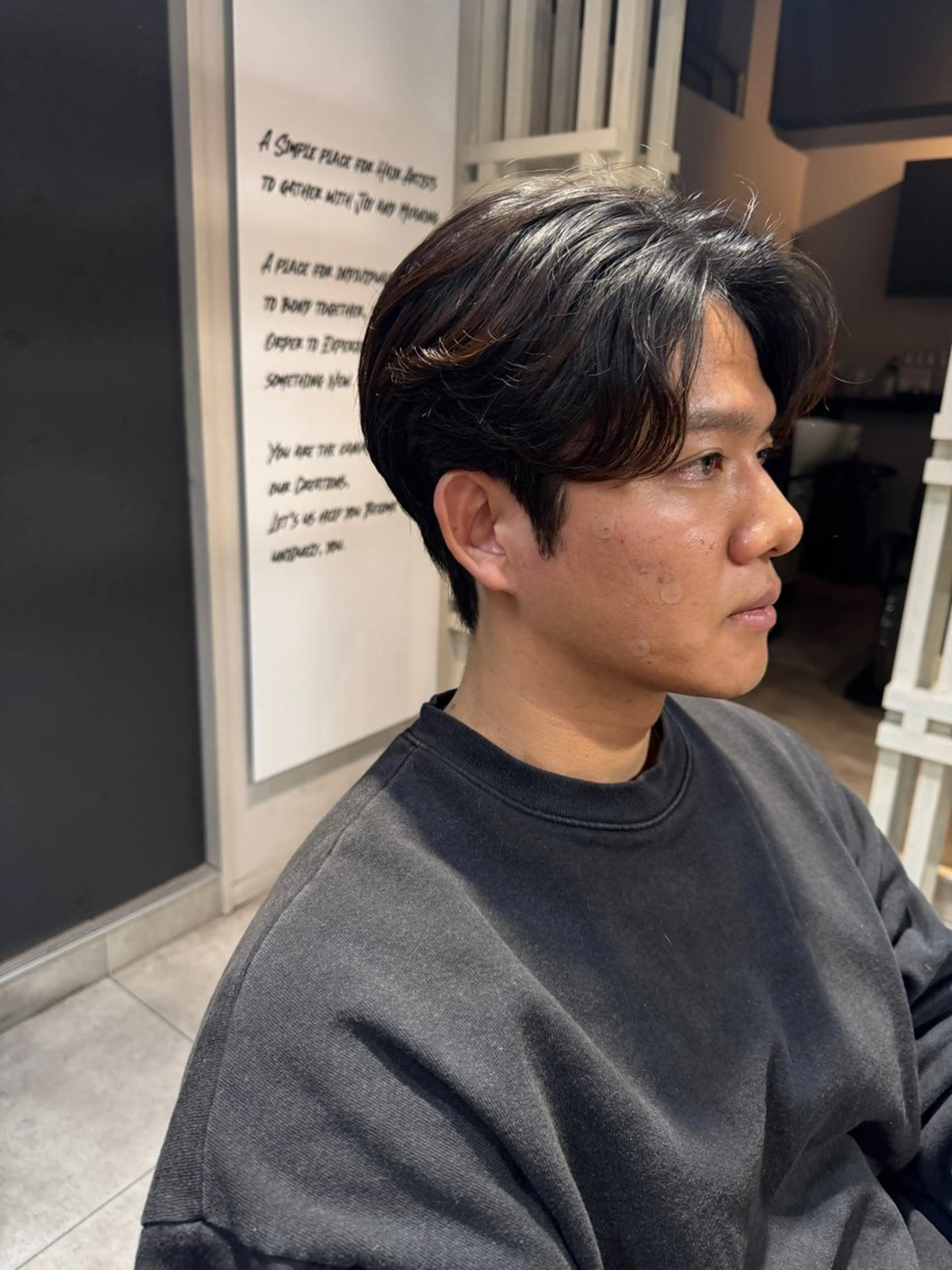 ミディアム メンズ ミディアムパーマ メンズパーマ カット パーマ トリートメント Dxxxx III所属・似合う髪型が 分からない方へのヘアスタイル