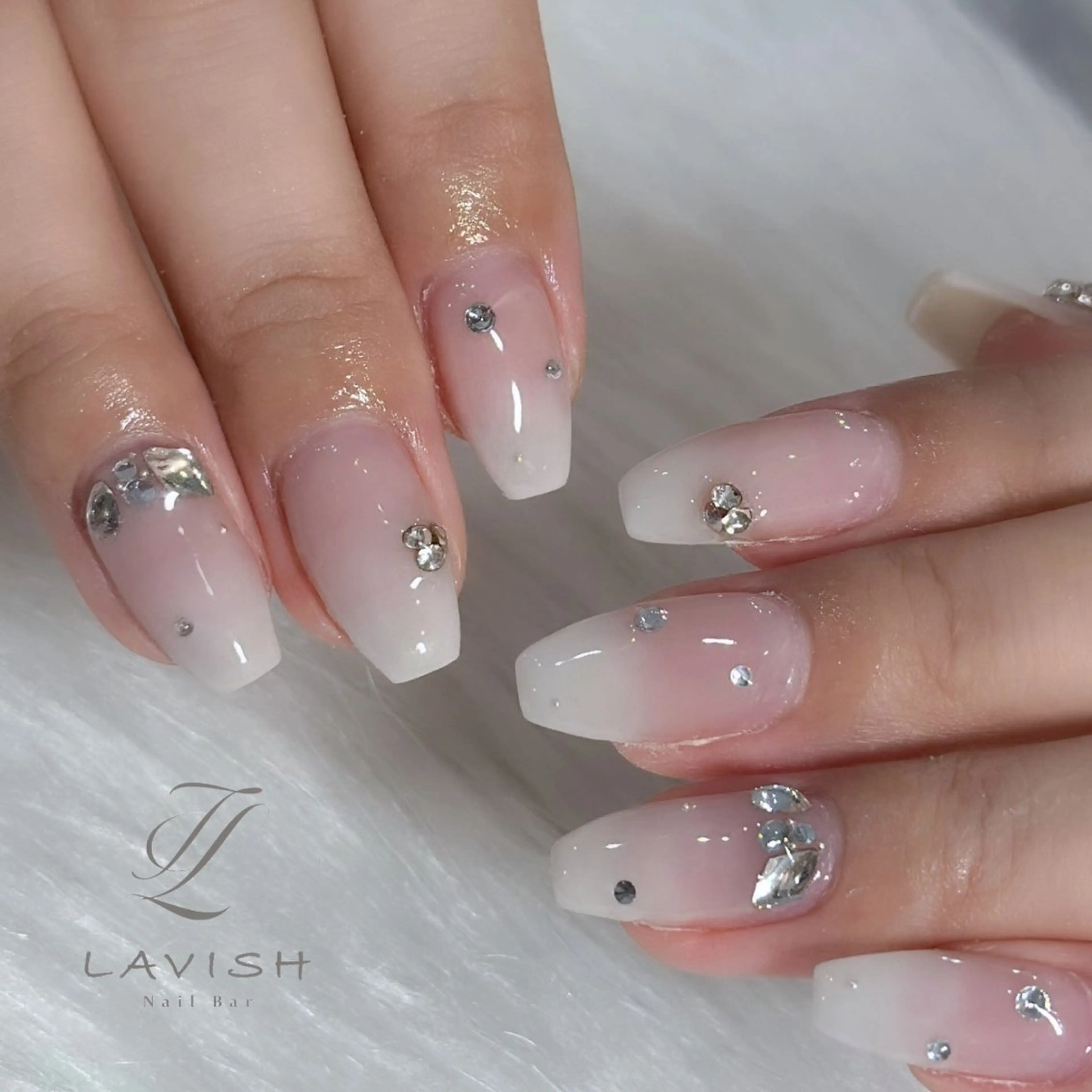 ネイル ハンドネイル フットネイル LAVISH nanamiのネイルデザイン