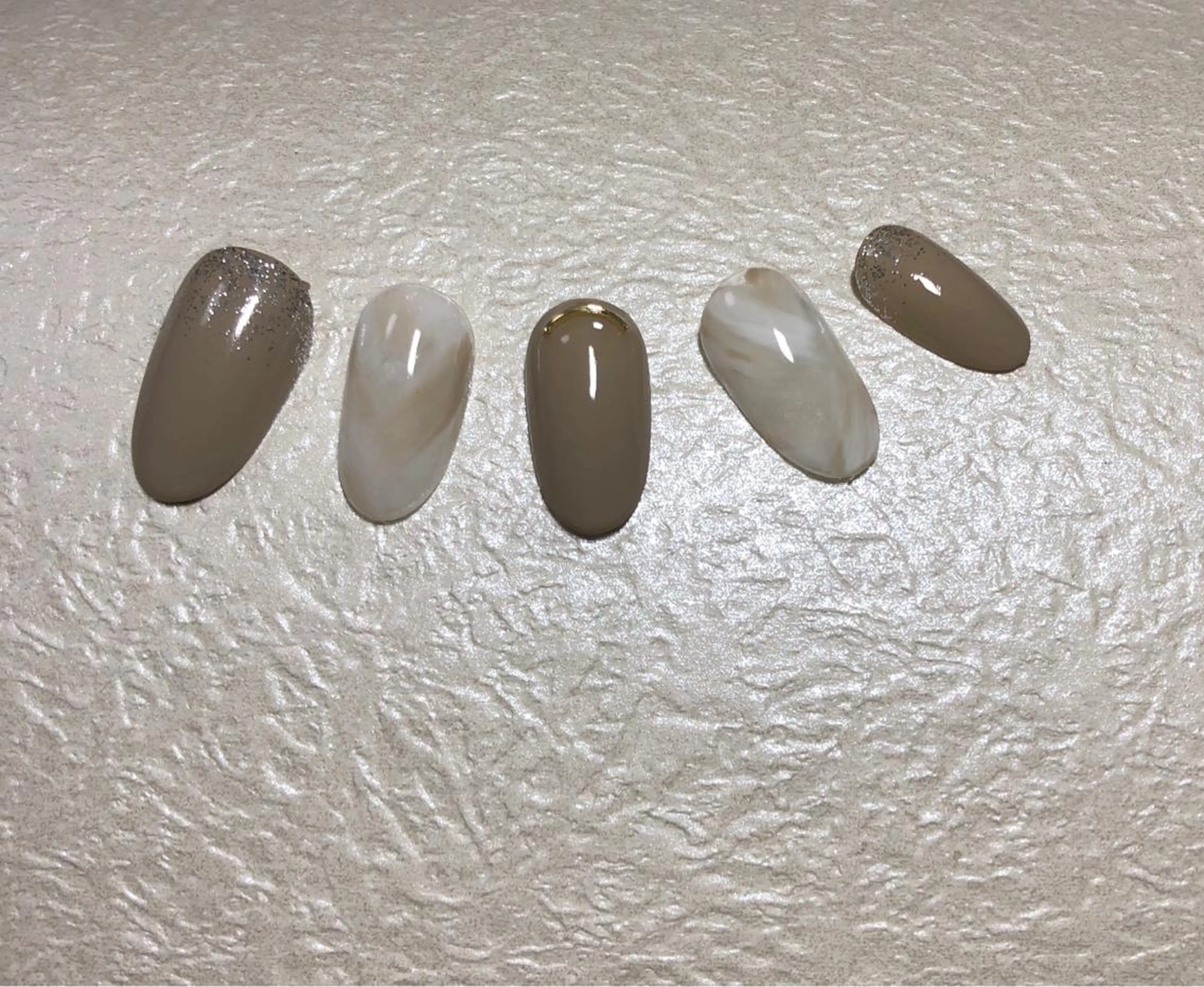 ネイル ラメ(グリッター) ホワイト ハンドネイル 遊津 美来のネイルデザイン