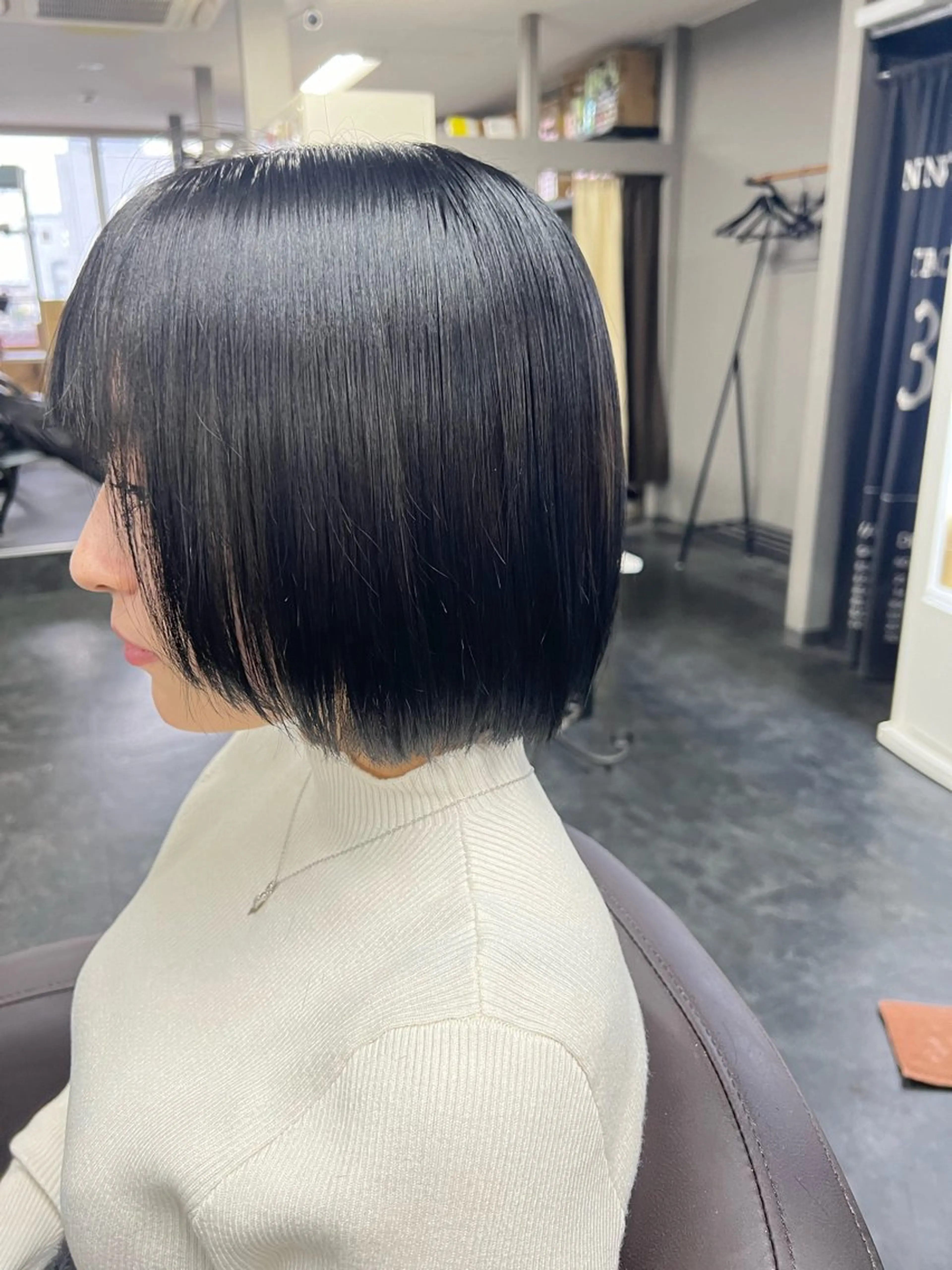 ミディアム カット ヘアカラー ハイトーンカラー 坂本 翼のヘアスタイル