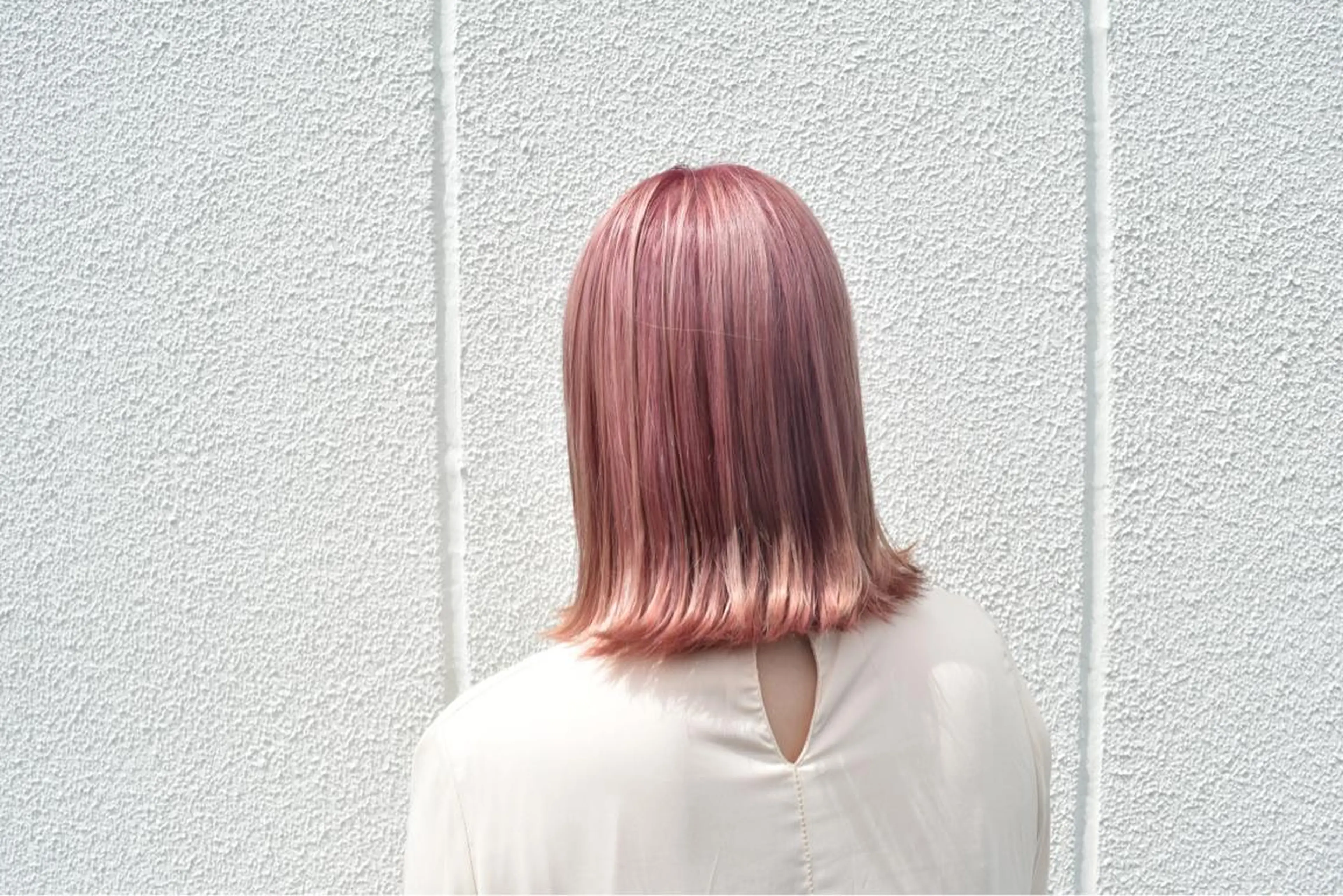 ミディアム レイヤー・ブリーチ kiyotoshiのヘアスタイル