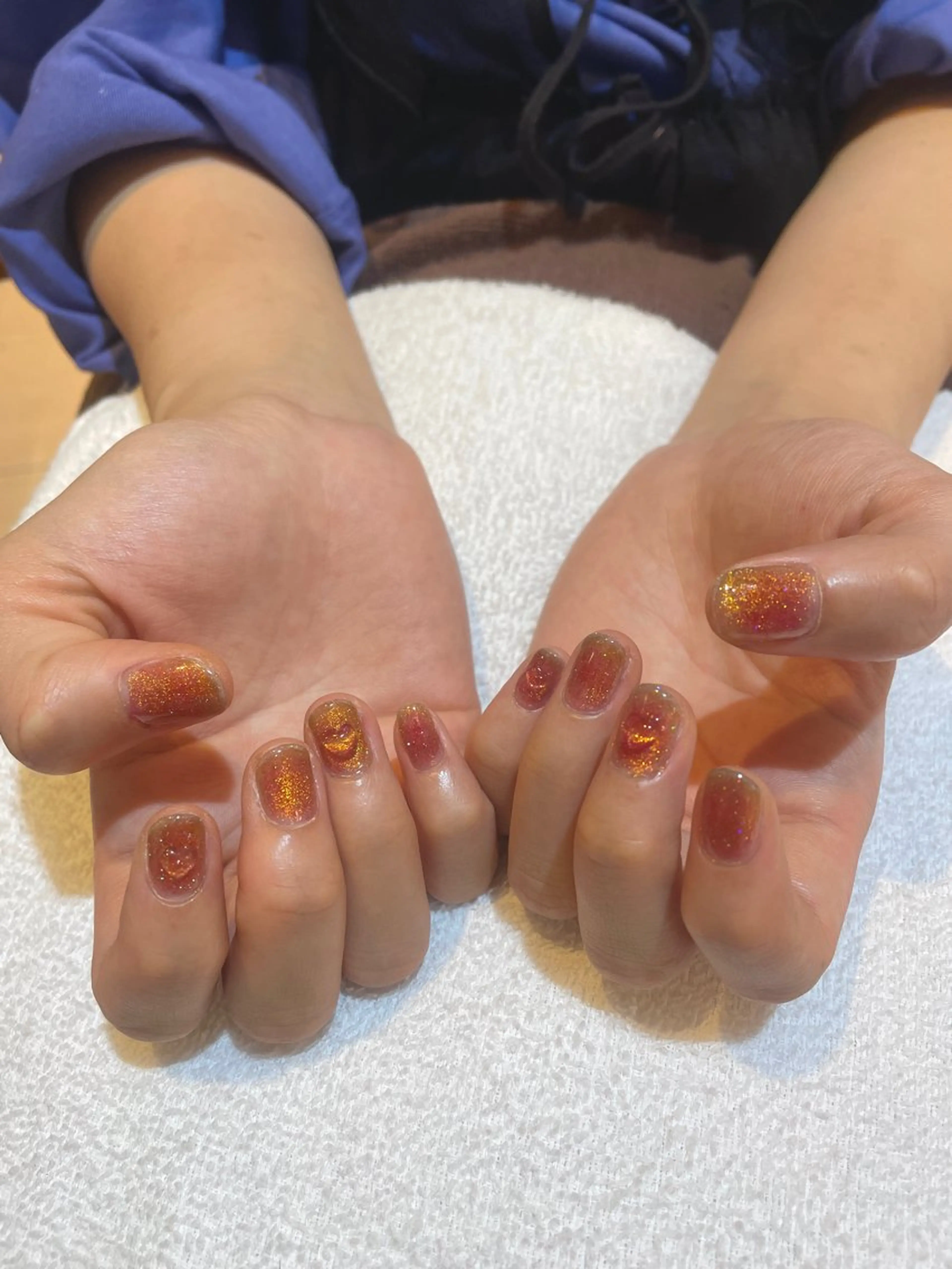 ネイル チークネイル マグネットネイル オレンジ ハンドネイル 菊池 菜月のヘアスタイル