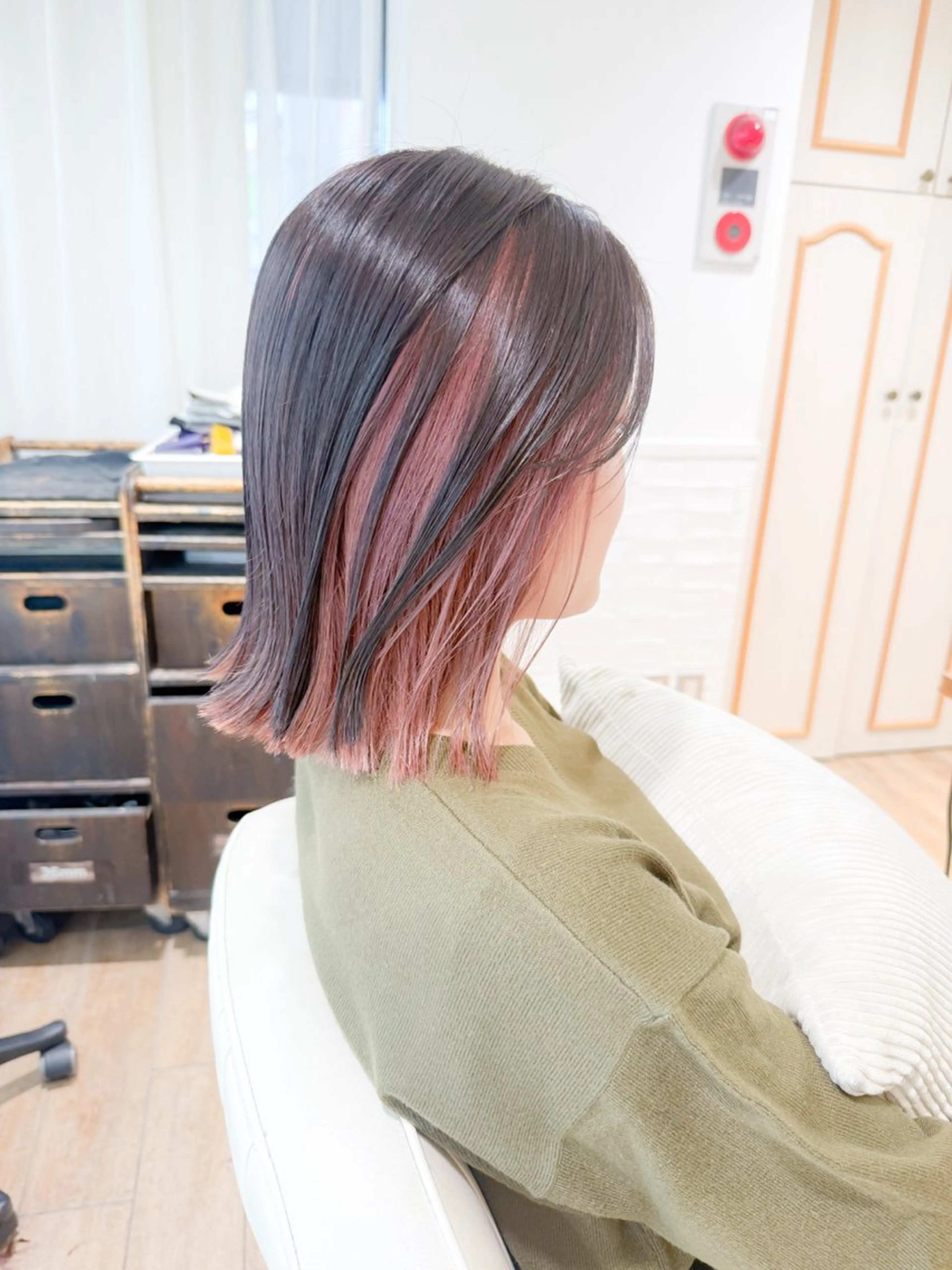 ミディアム カラー ベージュカラー インナーカラー ピンクカラー ピンクベージュ ヘアカラー ✨カラー支持No.1 🧸ワキ カナコ🧸のヘアスタイル