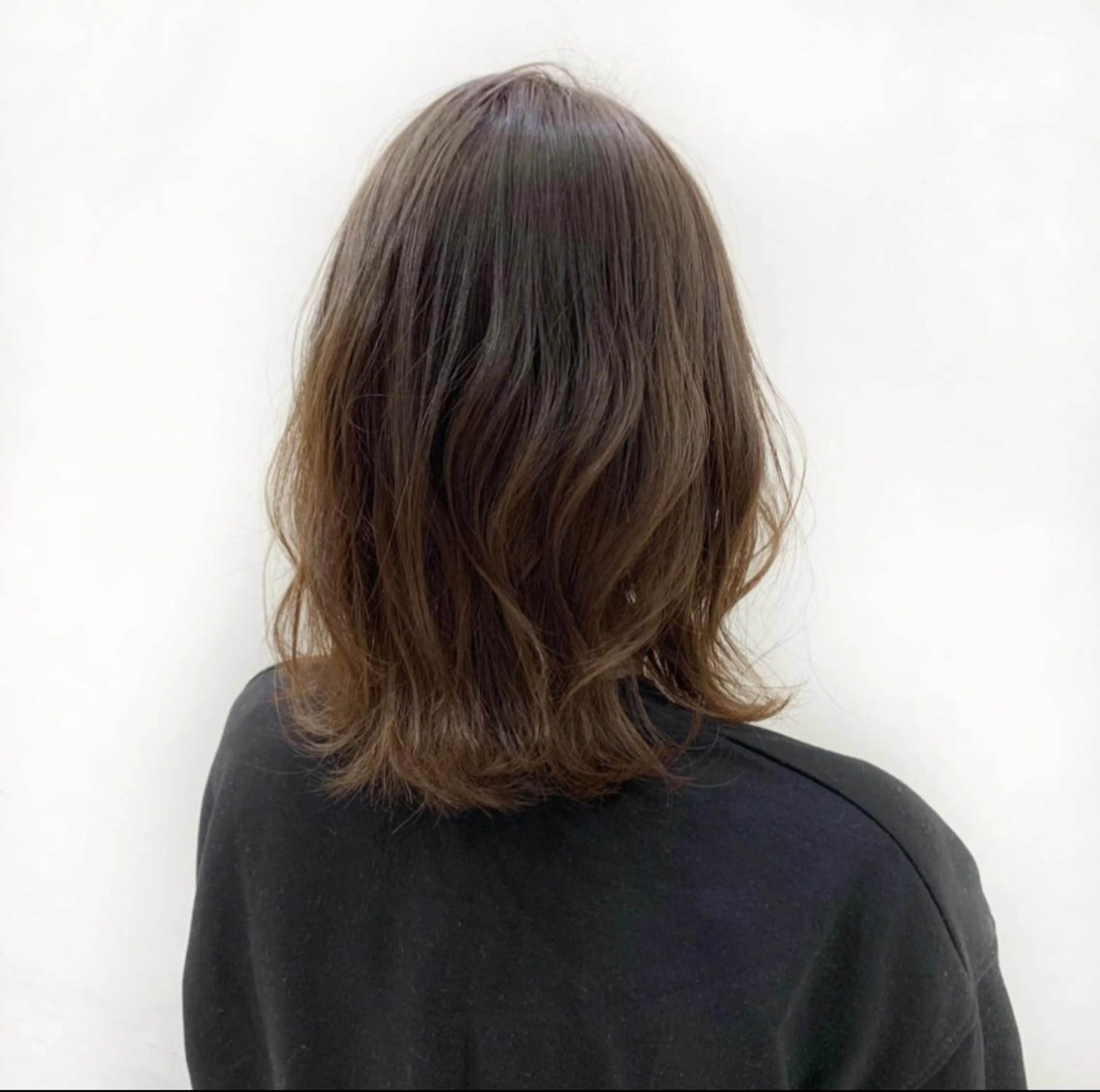 ミディアム レイヤーカット ヘアカラー トリートメント 農添 杏のヘアスタイル