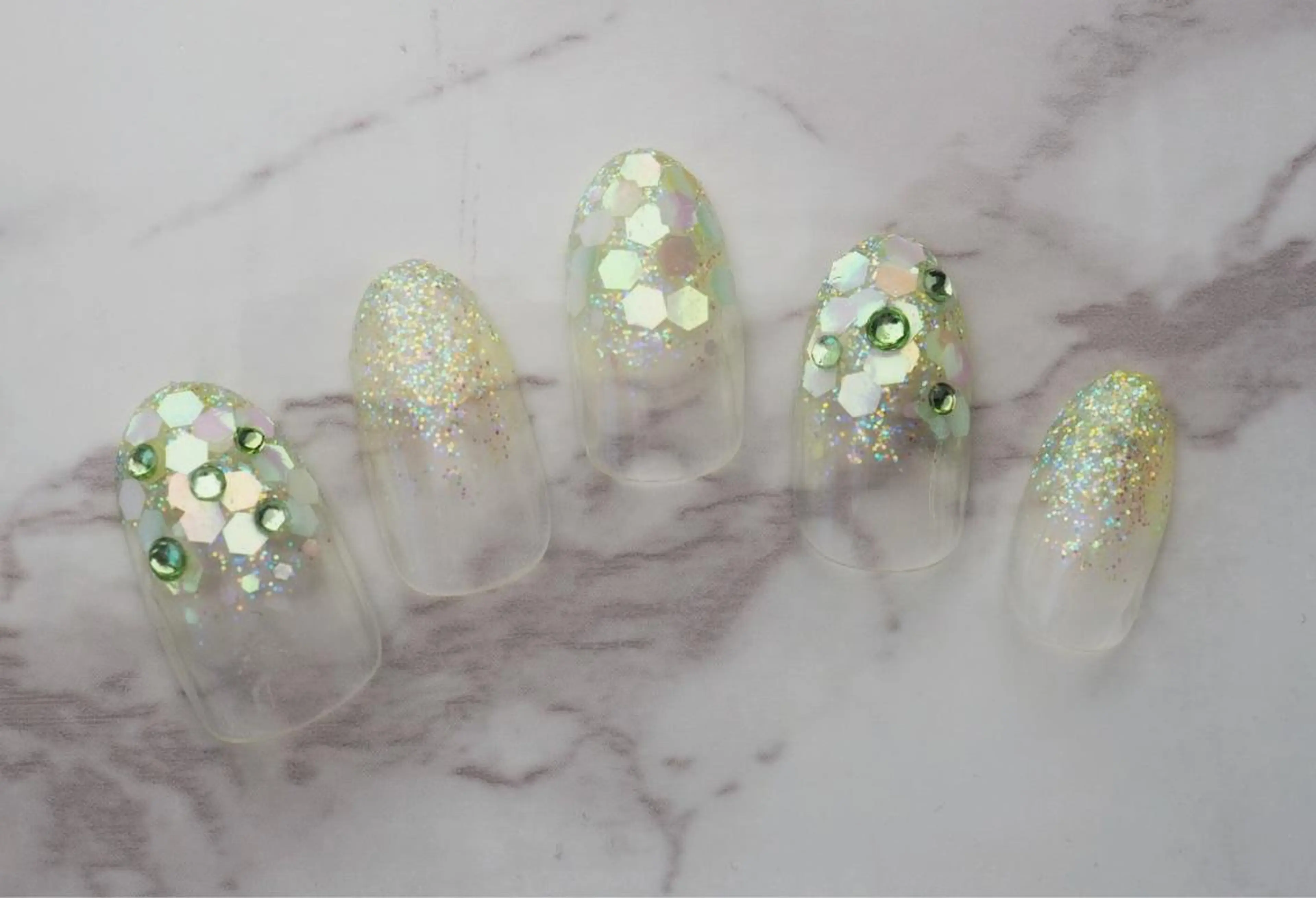 ネイル トップネイリスト Ribbon立川店のネイルデザイン