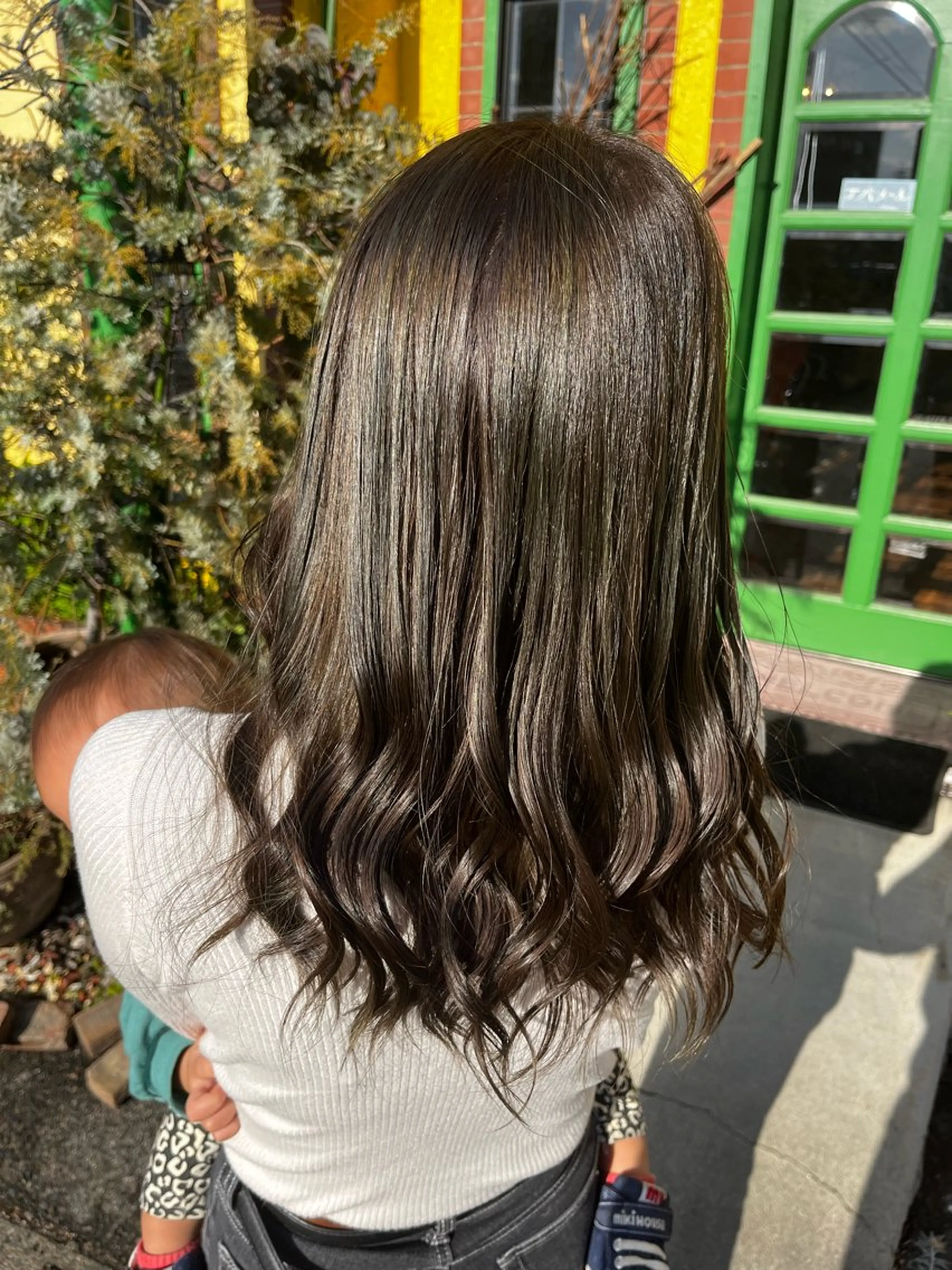 セミロング カラー グレージュ イルミナカラー オリーブグレージュ オリーブグレー 大坪 拓斗のヘアスタイル