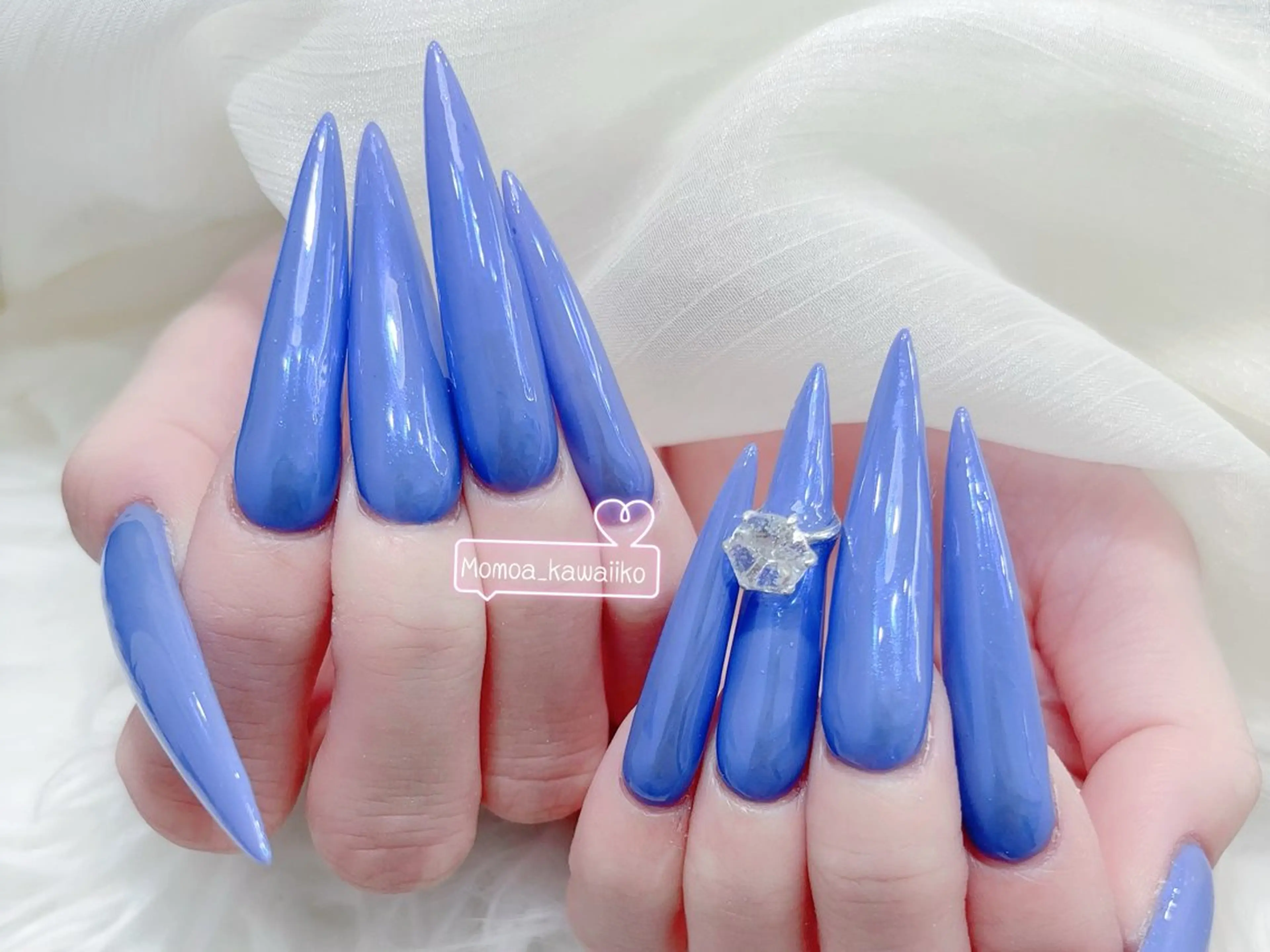 ネイル 成人式 ロングネイル マグネットネイル 大理石ネイル(マーブル) リボン ハンドネイル MoMoA Nail ネイル長さ出し専門店のネイルデザイン