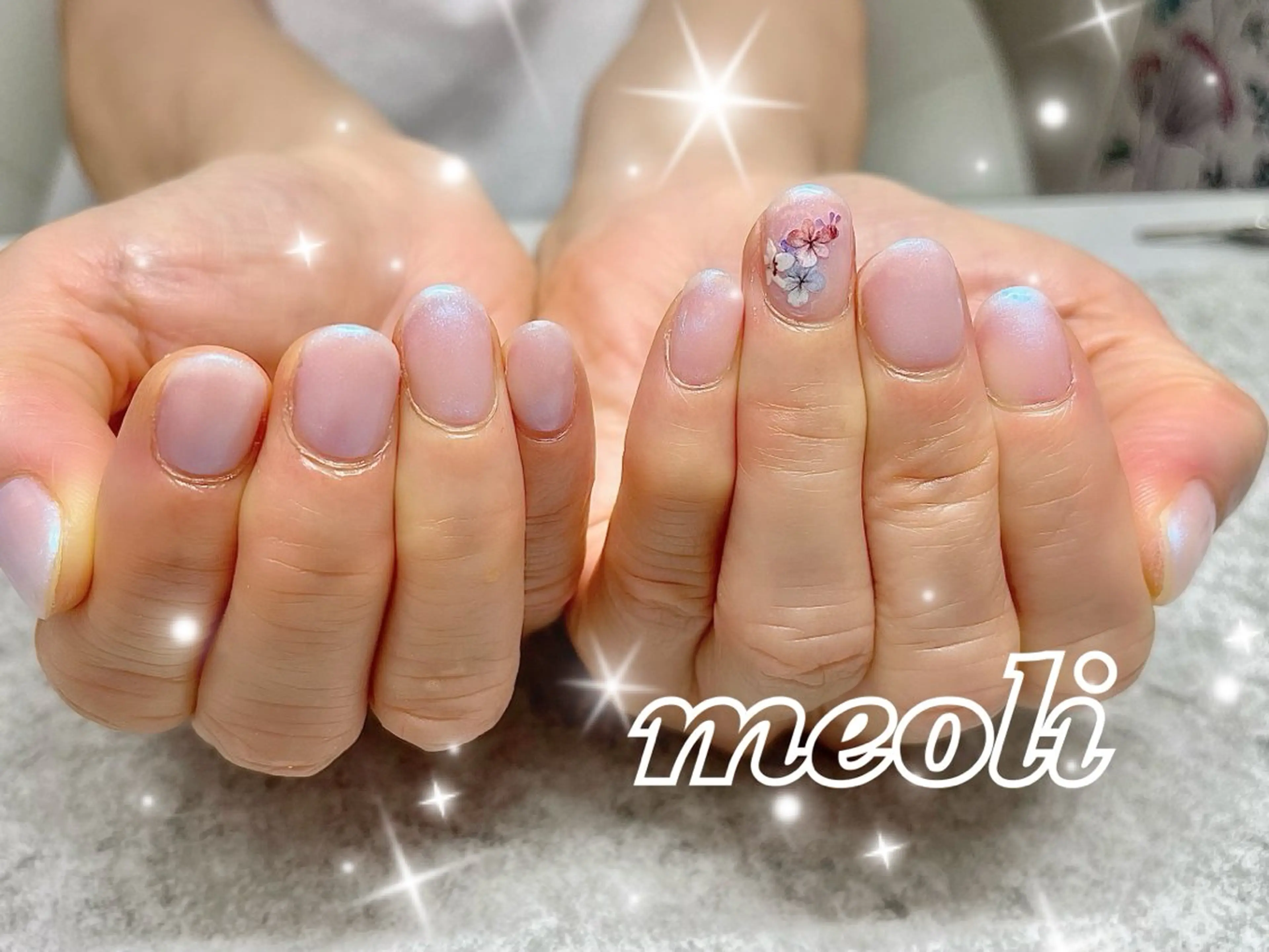 ネイル ブルー ワンカラーネイル ホワイト nail salon meoli　アヤのネイルデザイン