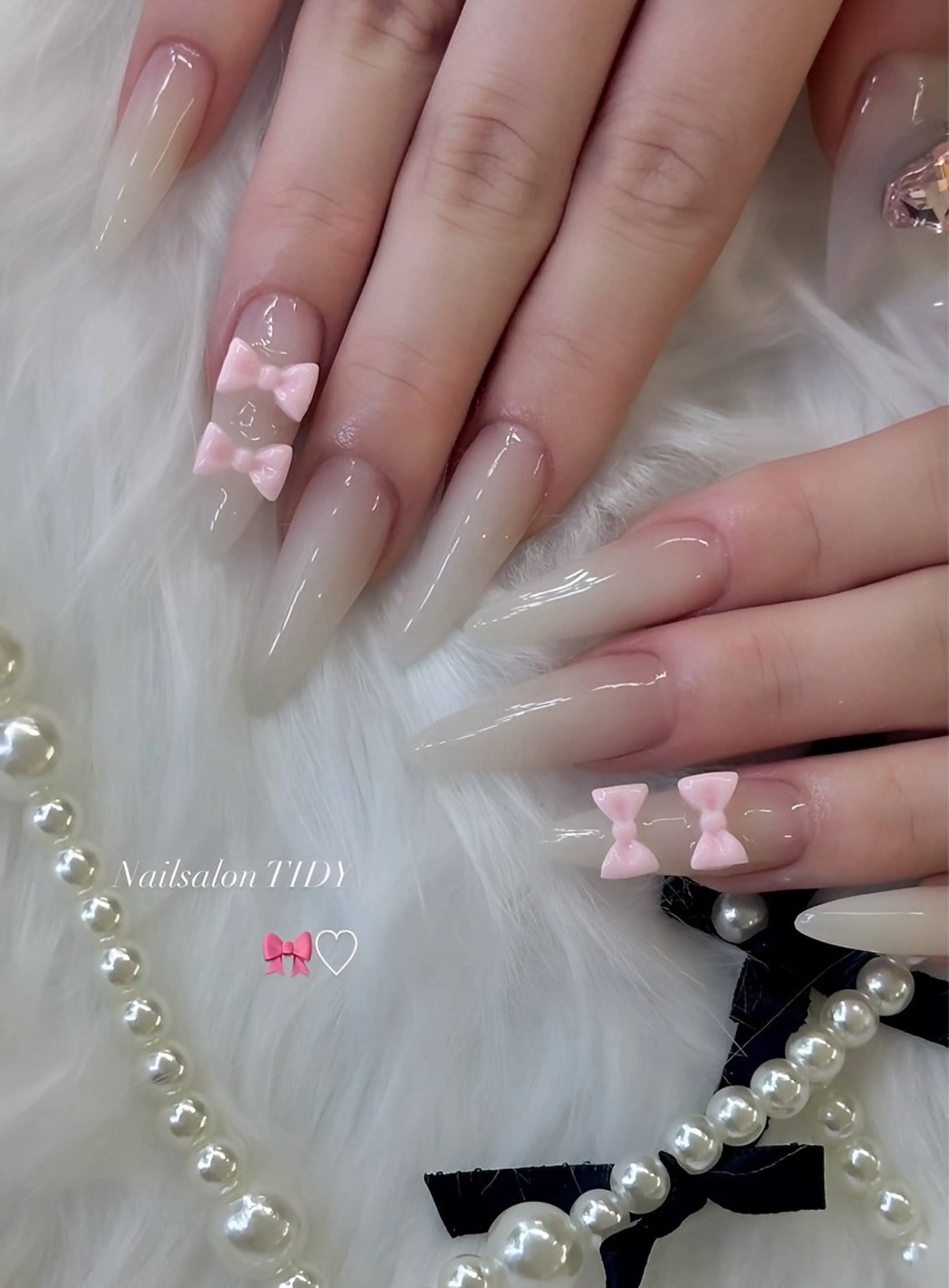 ネイル フットネイル ジェルネイル キラキラネイル 韓国ネイル マグネットネイル ハンドネイル TIDY .のネイルデザイン